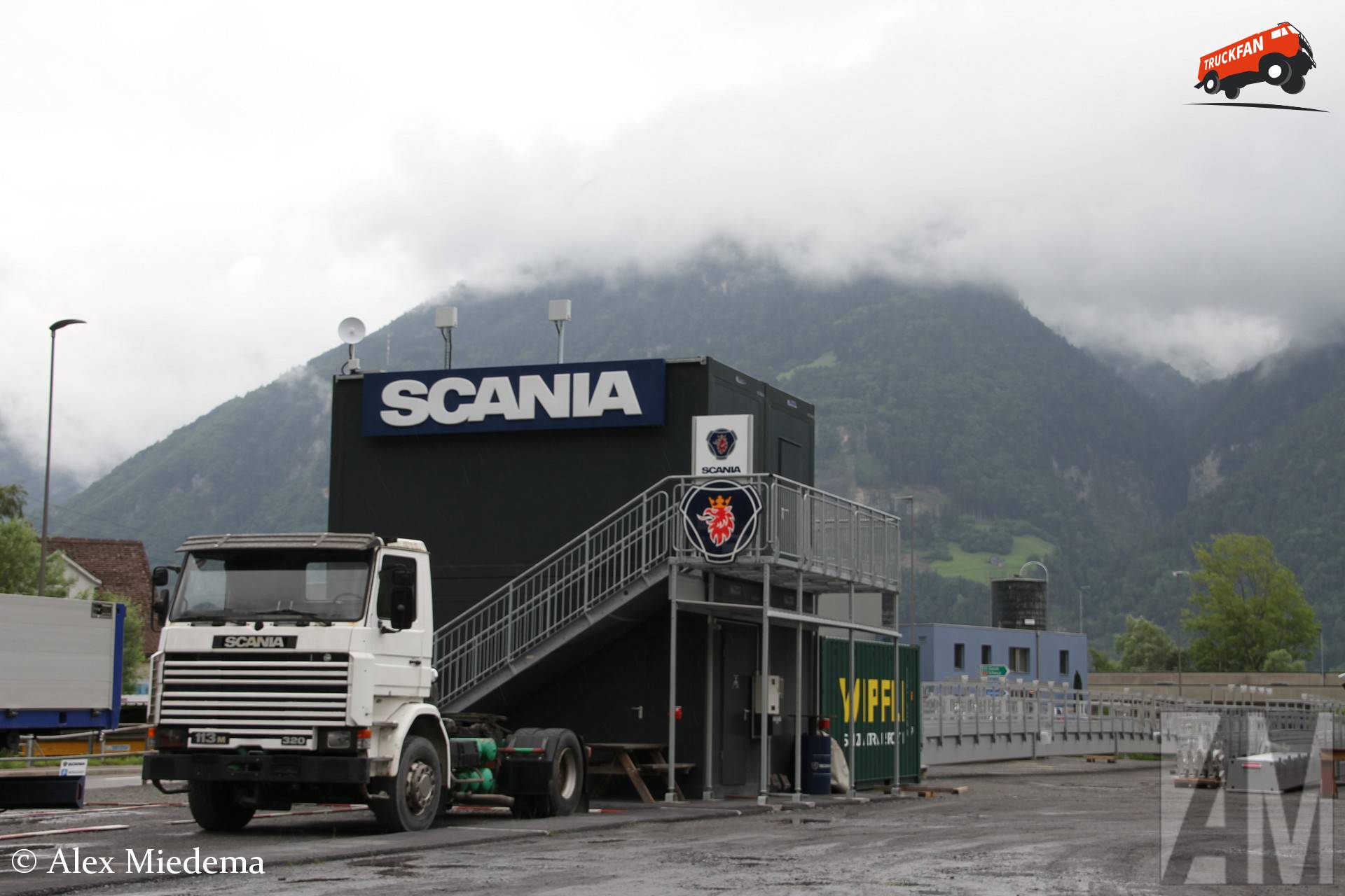 Scania 113M320 vrachtwagen in Flüelen