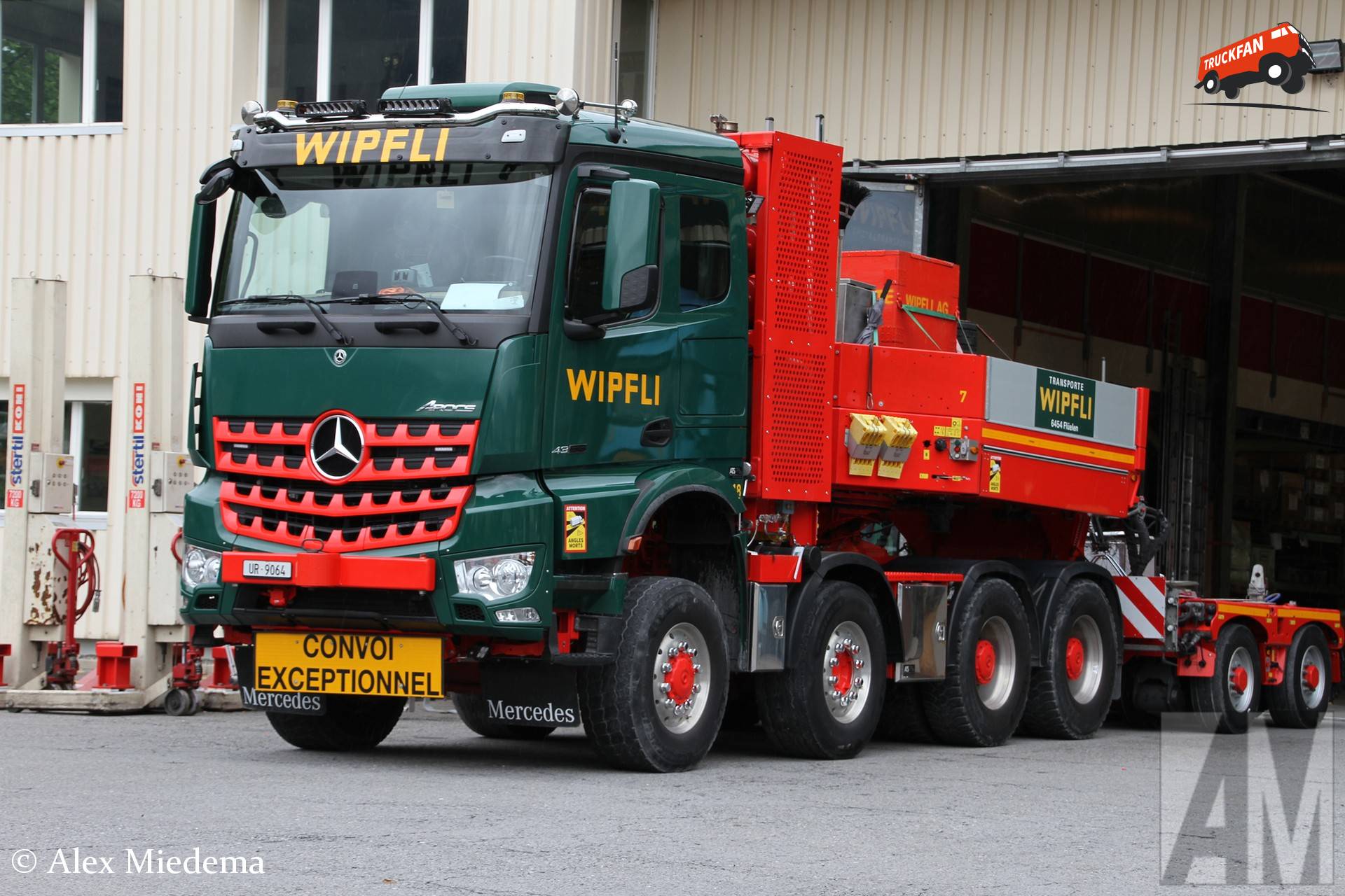 Mercedes-Benz Arocs 4363 8x6 SLT in Flüelen