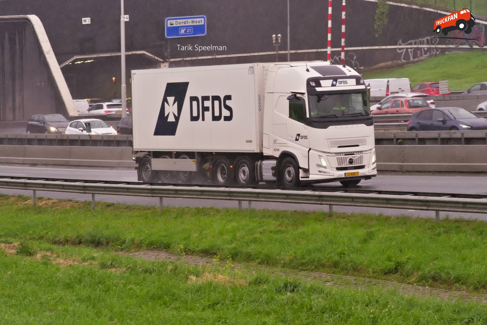 51324, Volvo FH Aero van DFDS op de A16