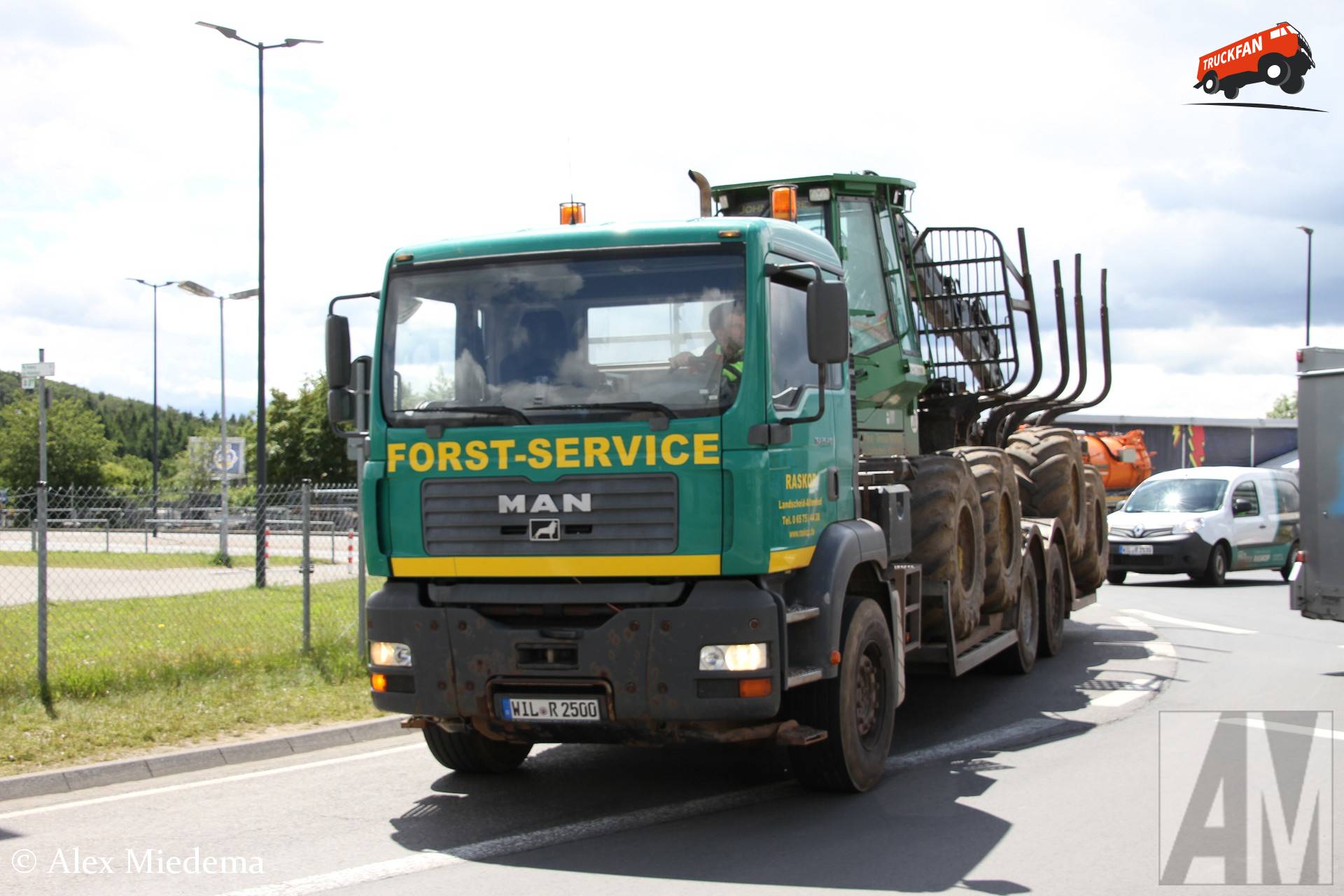Bosbouwmachine transportvoertuig MAN TGA met Duits kenteken