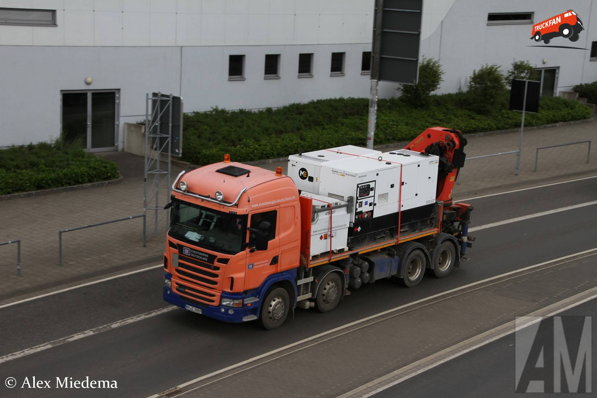 Scania G440 met Palfinger laadkraan bij Nürburgring Boulevard