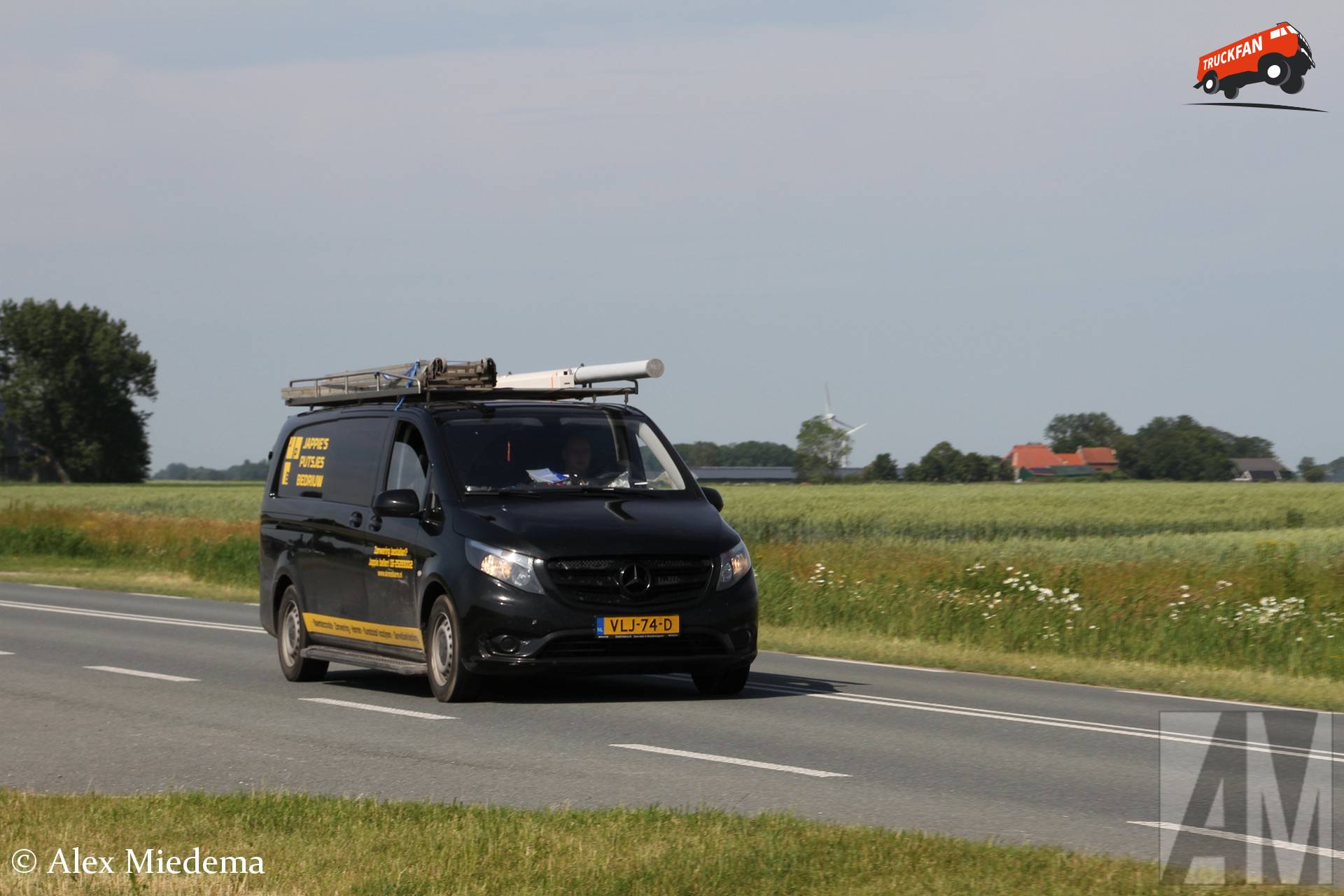 Mercedes-Benz Vito op N357 tussen Blije en Holwert