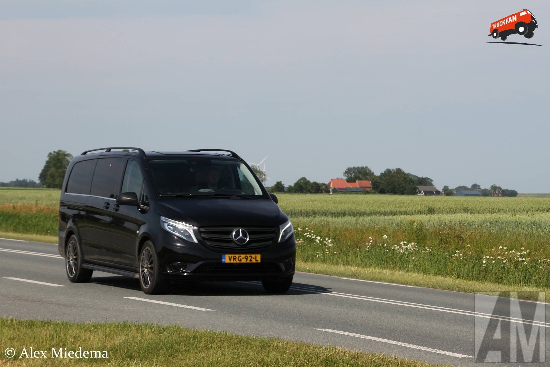Mercedes-Benz Vito op N357 tussen Blije en Holwert