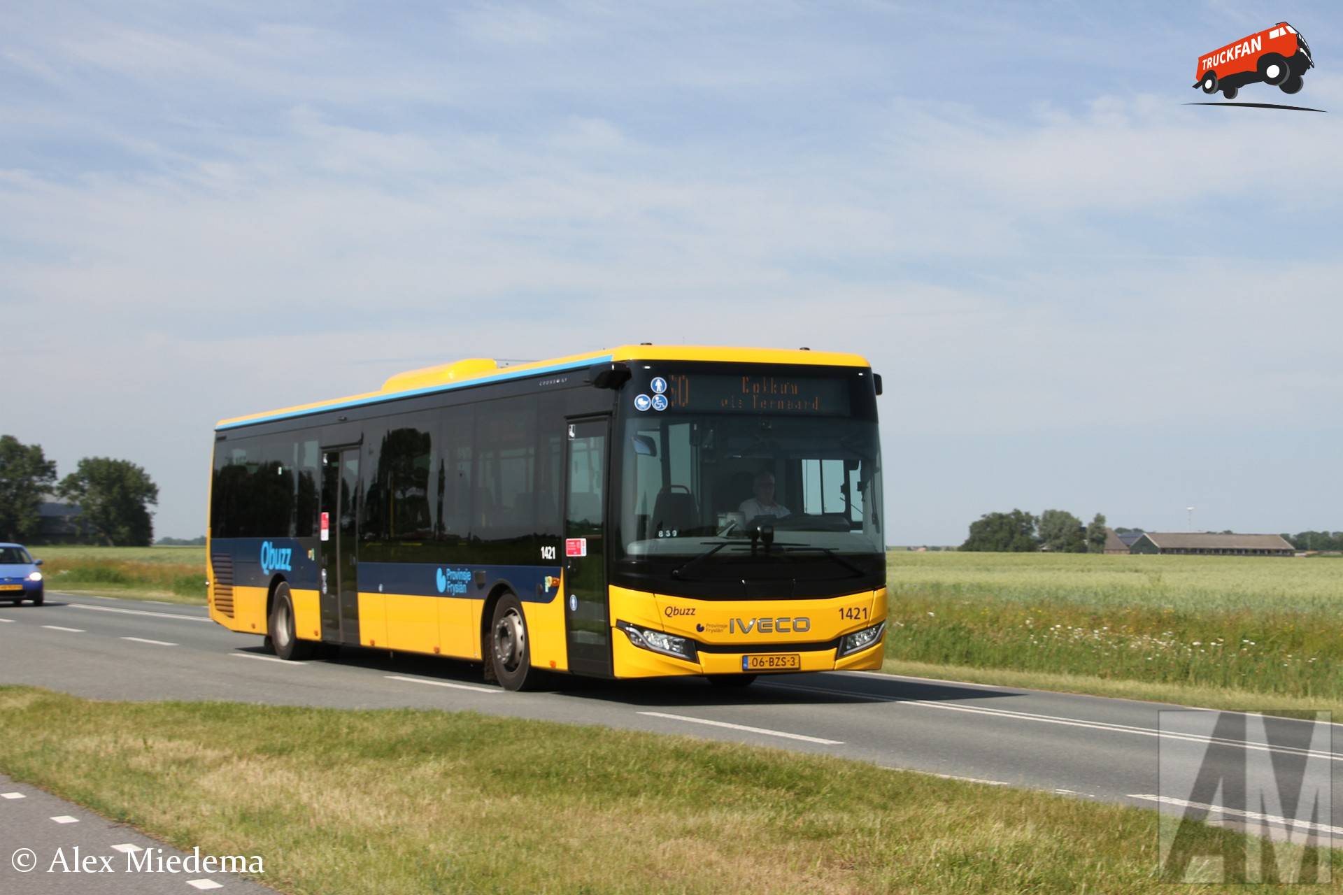 Qbuzz bus 1421 op locatie N357 nabij Blije en Holwerd