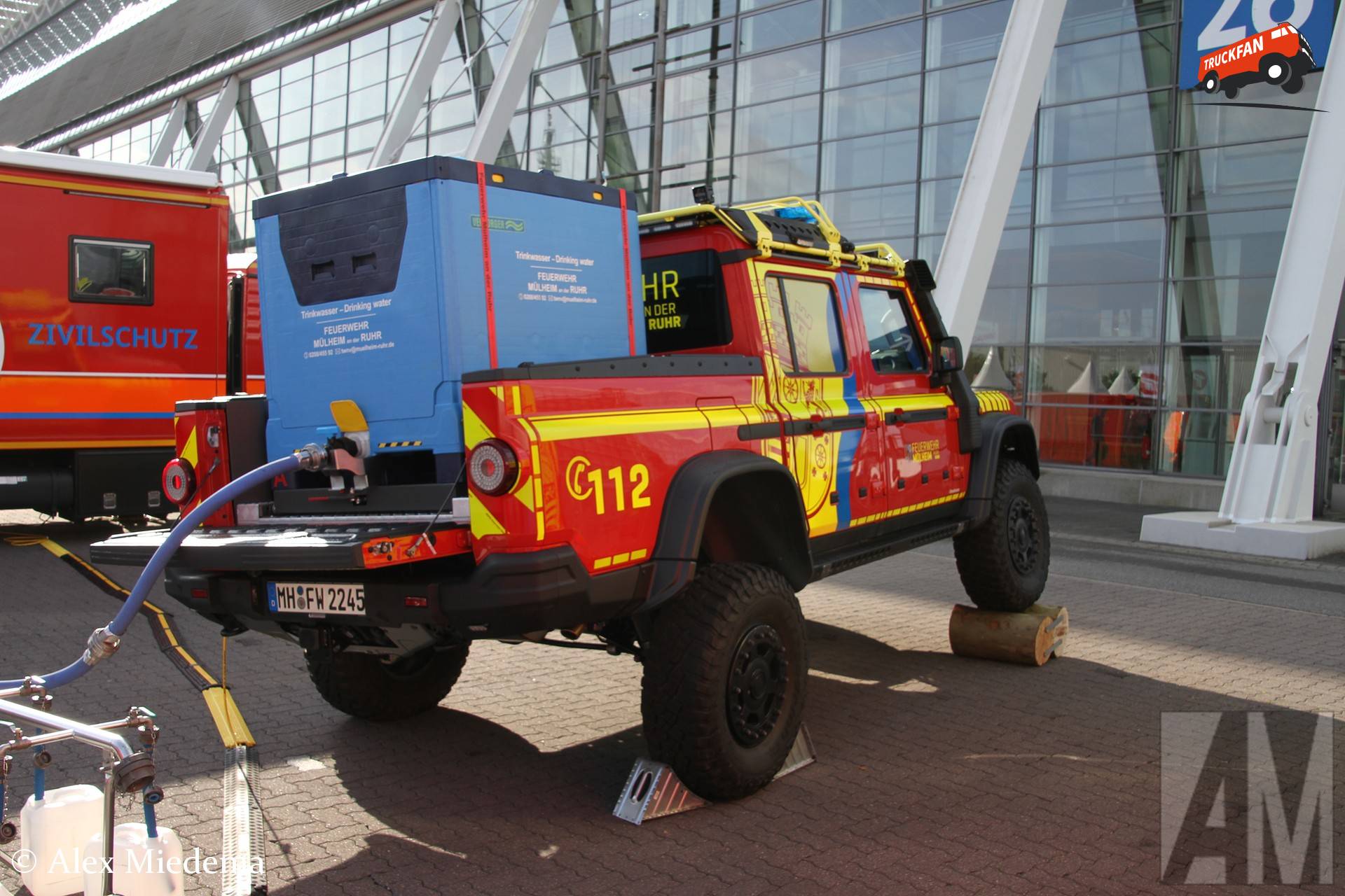 INEOS Grenadier voertuig van de brandweer in Mülheim aan der Ruhr