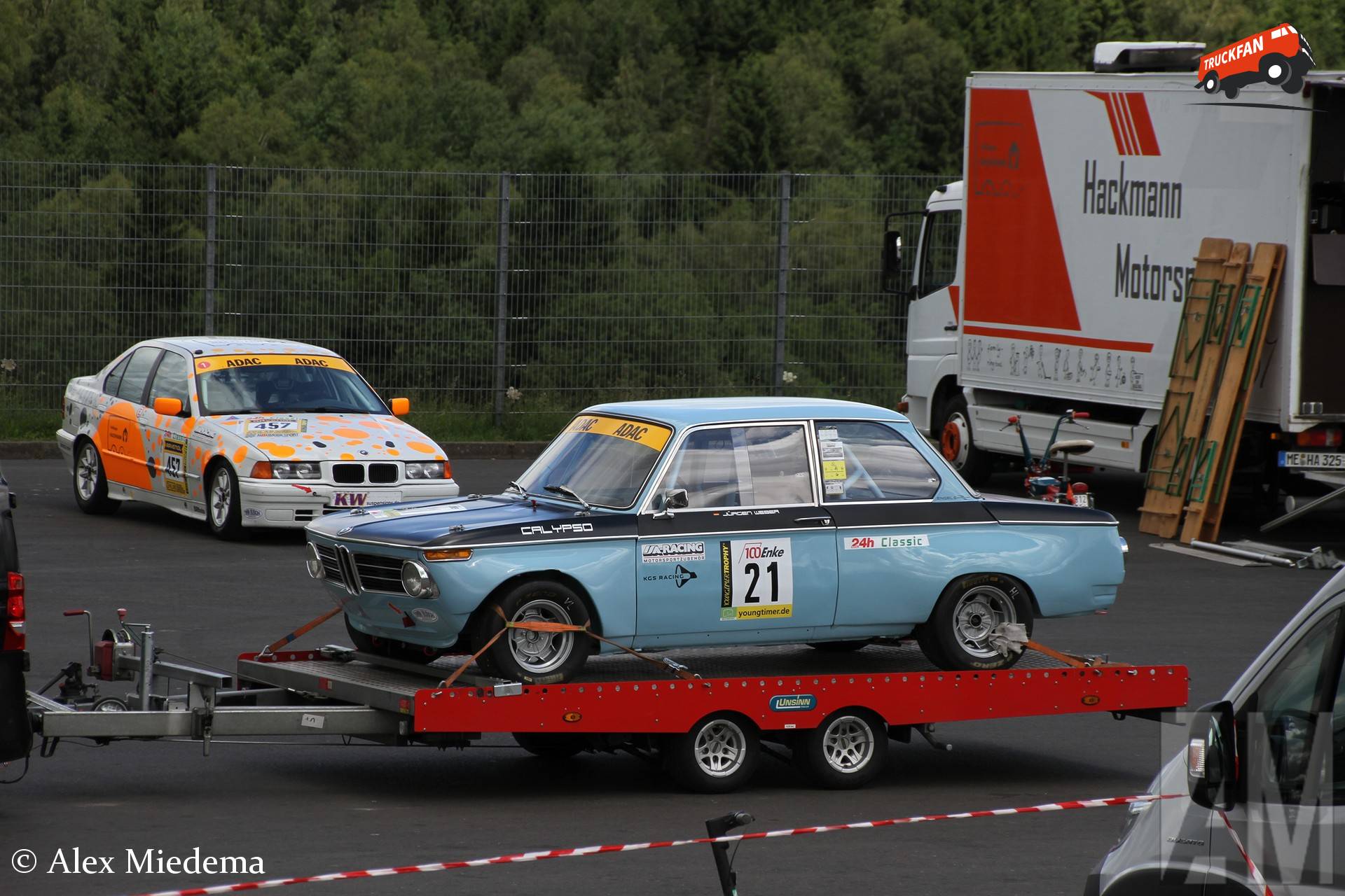 Unsinn autotransporter met BMW 2002 in Nürburgring paddock
