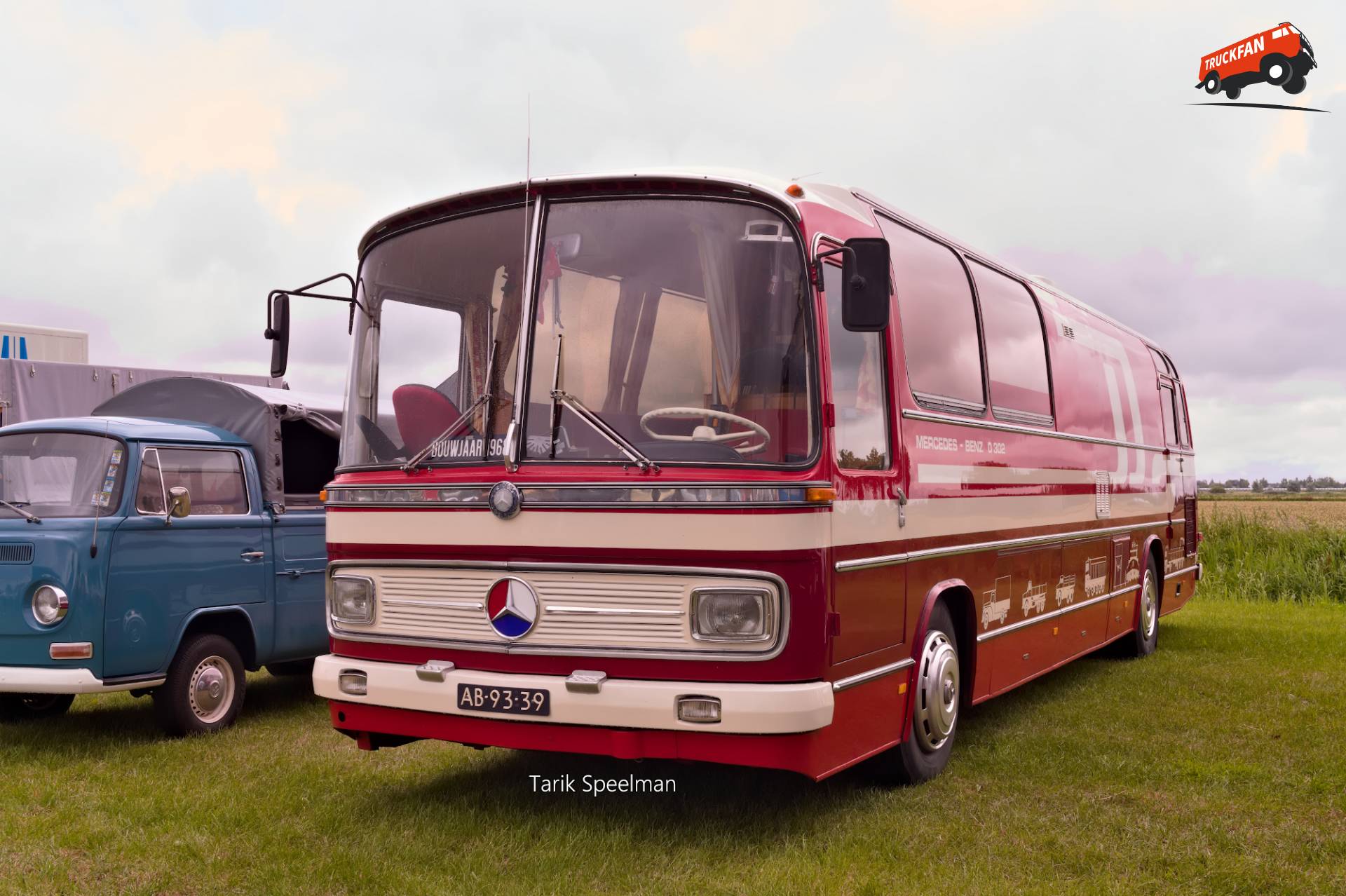Mercedes-Benz O 302 bus AB-93-39 in Hensbroek