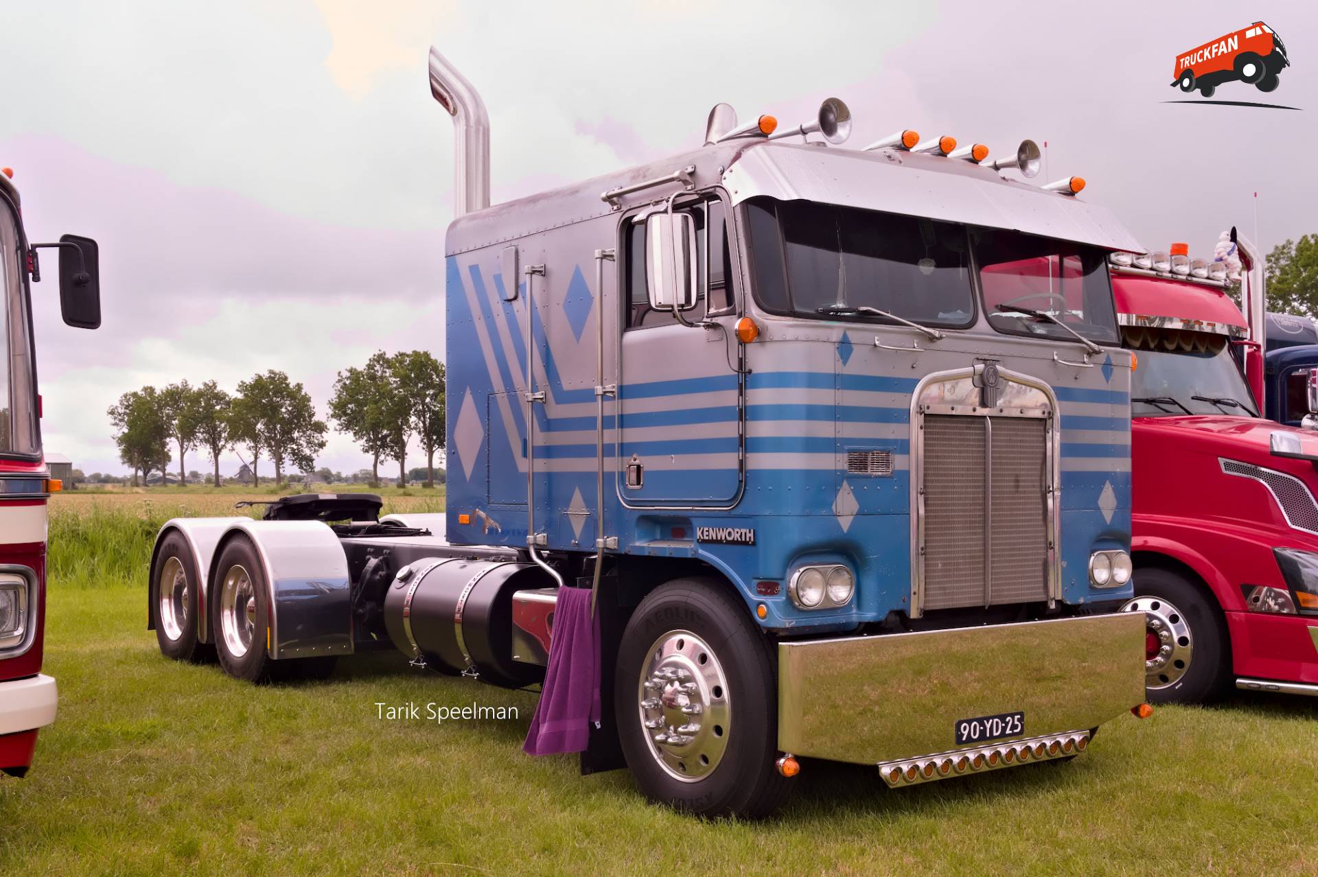Kenworth K100C vrachtwagen in Hensbroek