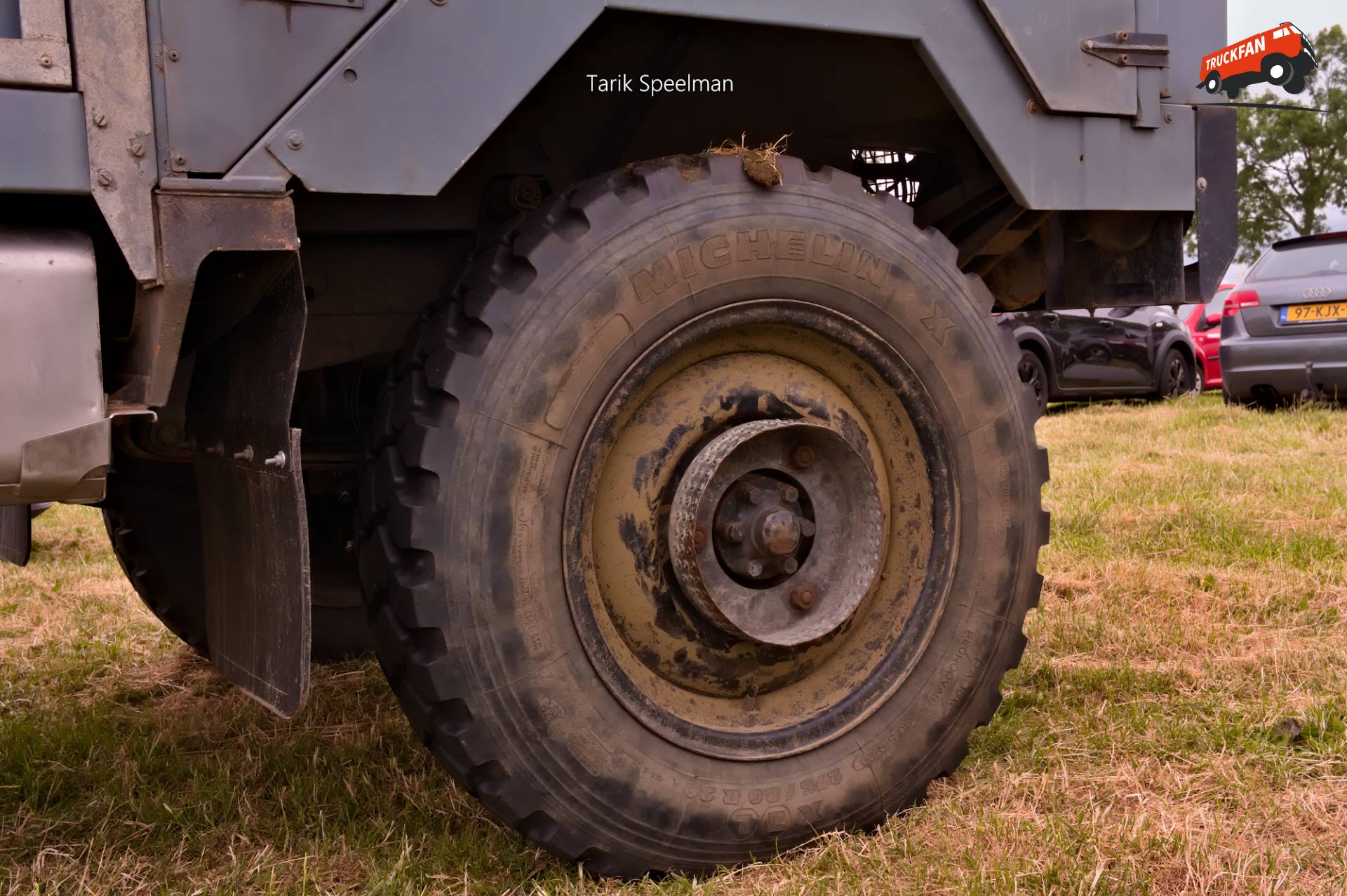 Land Rover 101 FC huifwagen met kenteken 77-YD-24