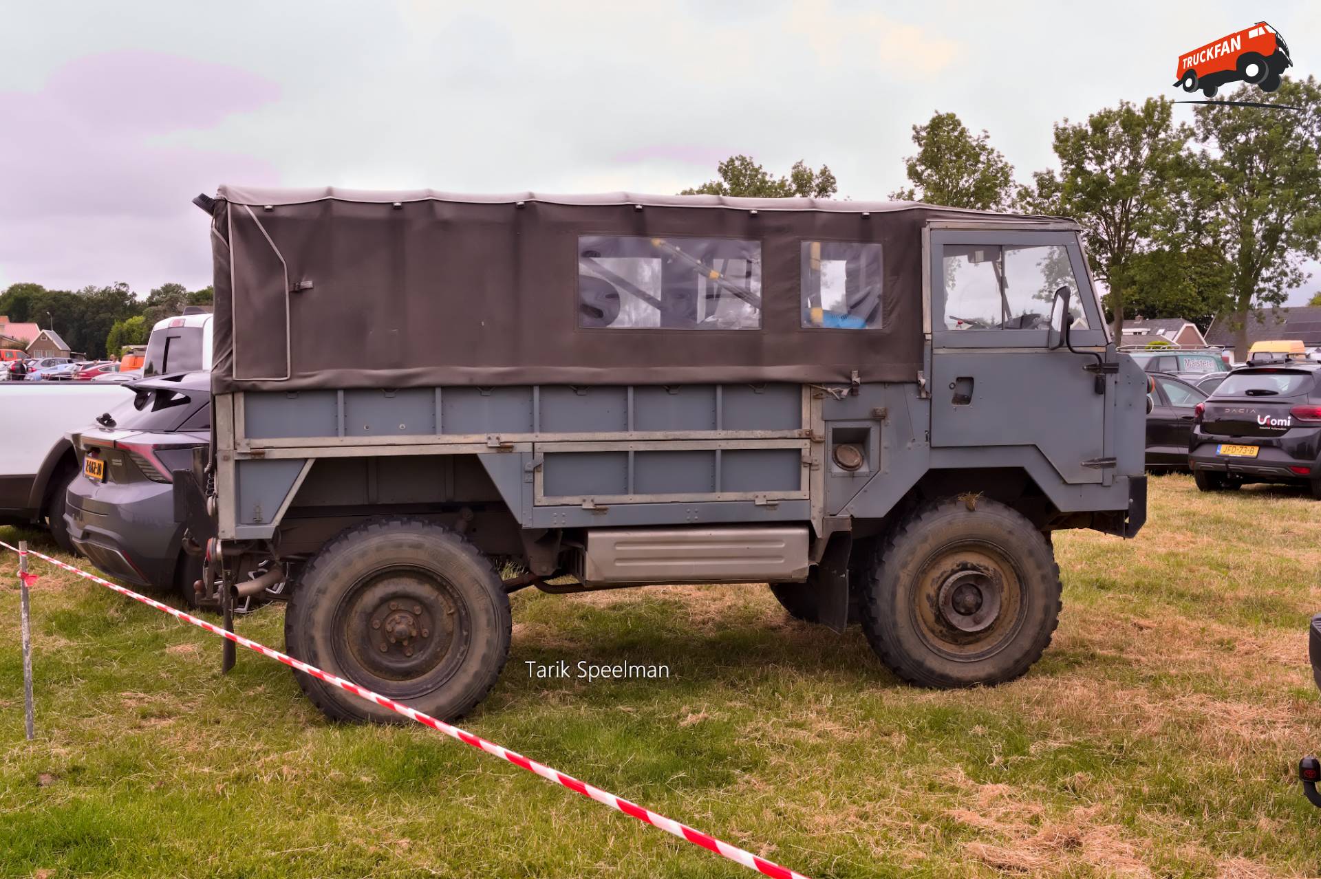Land Rover 101 FC met kenteken 77-YD-24 in Hensbroek