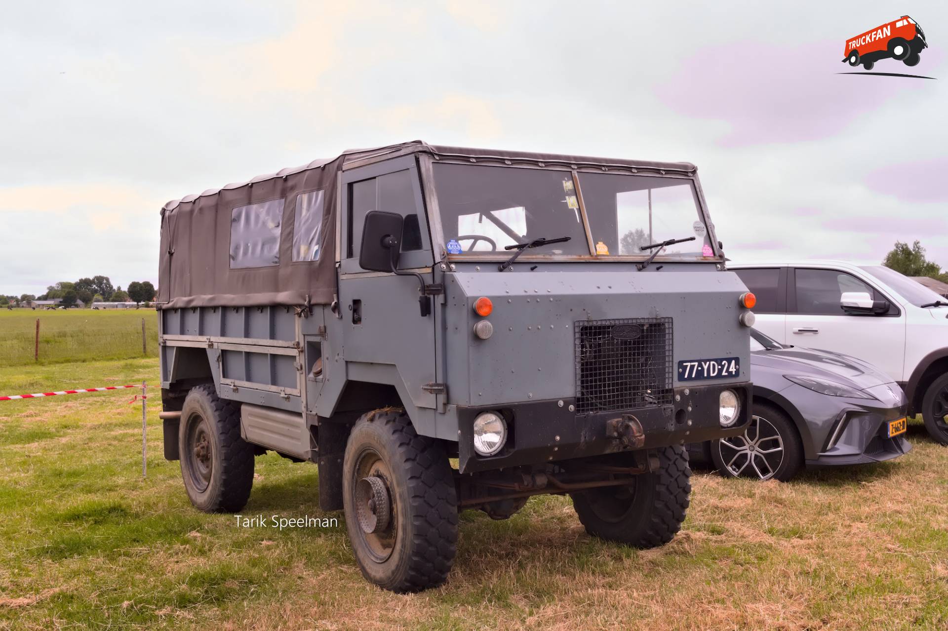 Land Rover 101 FC huifwagen met kenteken 77-YD-24