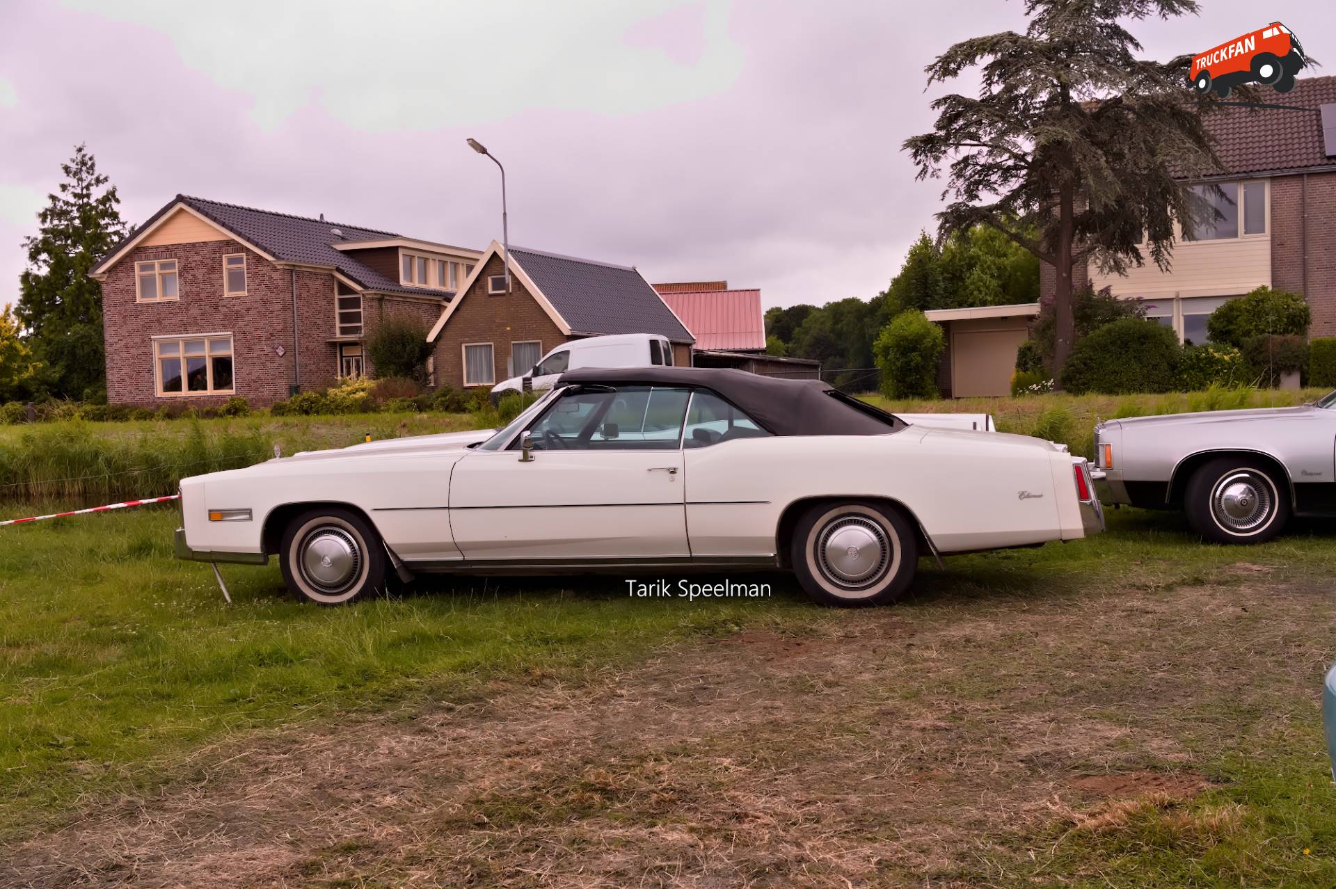 Cadillac Eldorado personenvervoer bij Historisch Festival Hensbroek