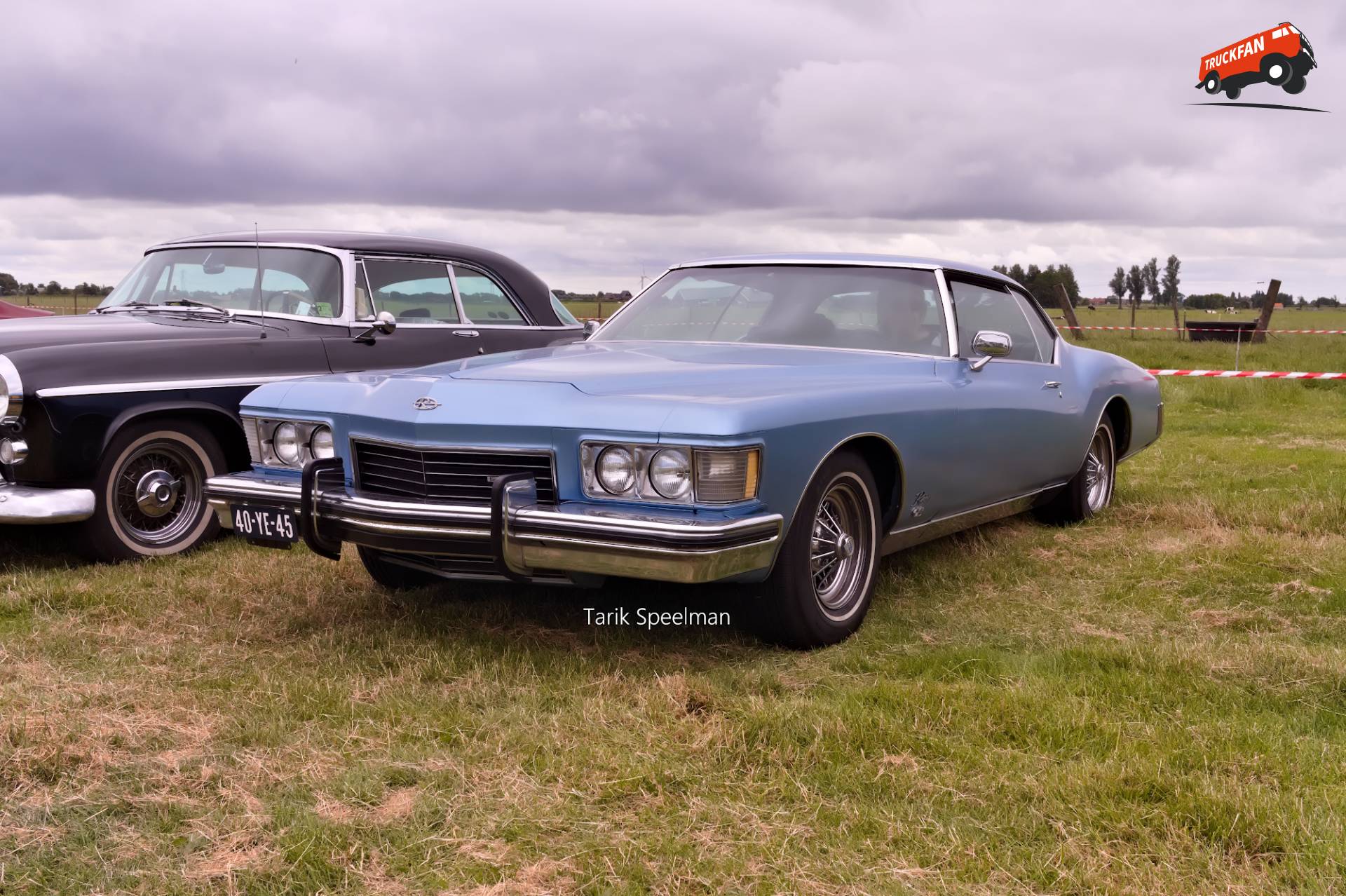 Buick Riviera personenauto tijdens historisch festival