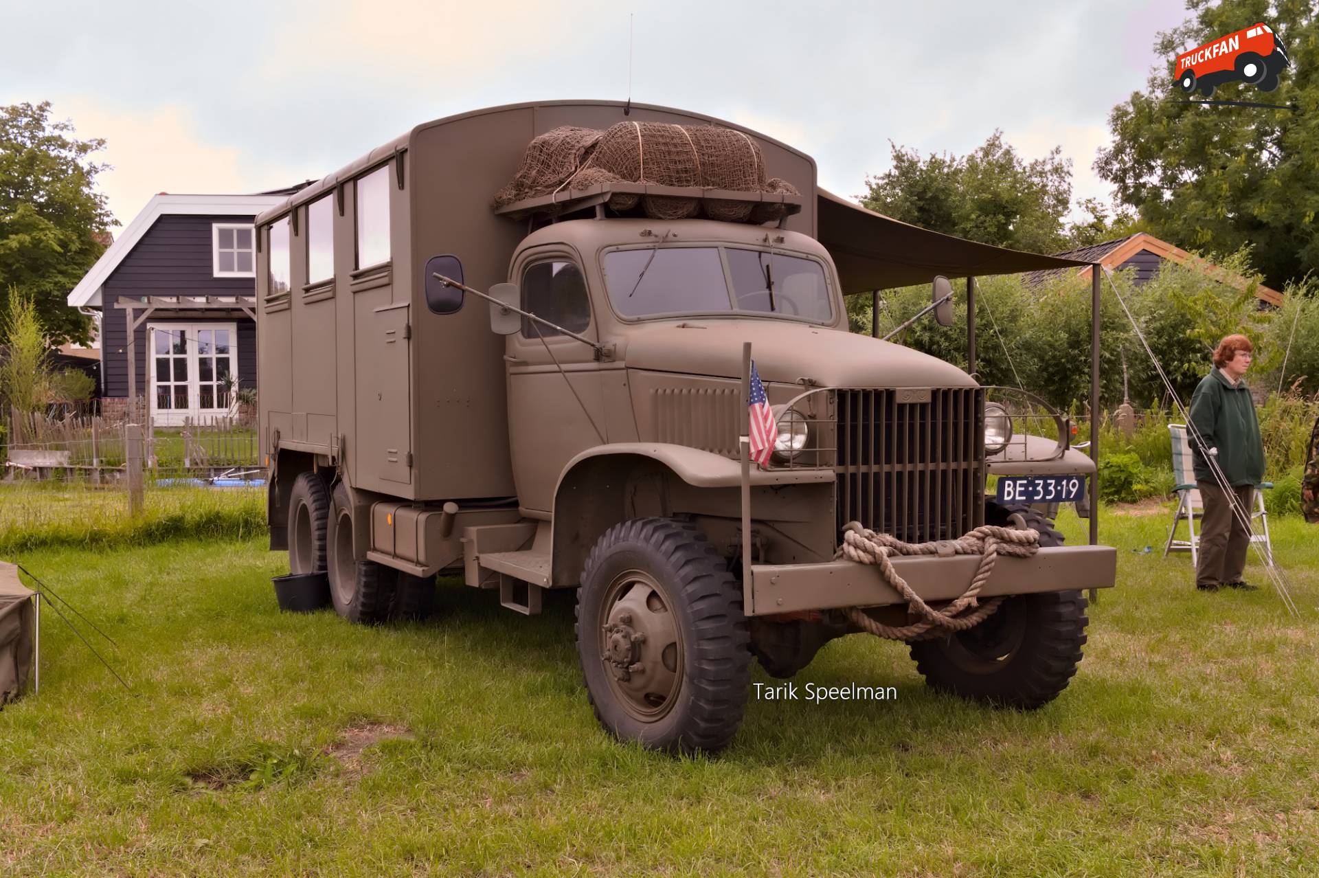 GMC CCKW Defensievoertuig met huif in Hensbroek