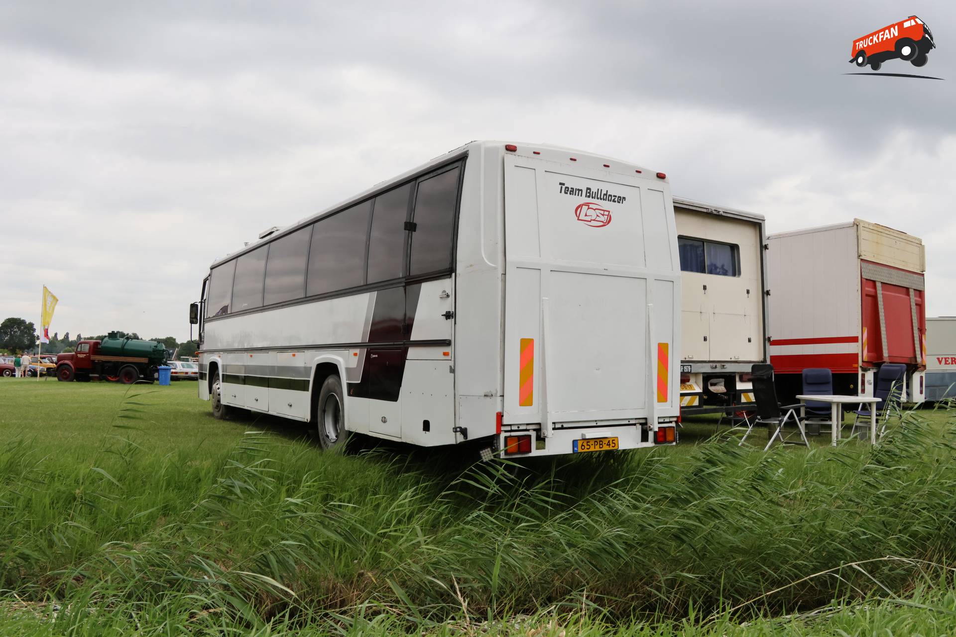 Volvo B58 op historisch festival in Hensbroek
