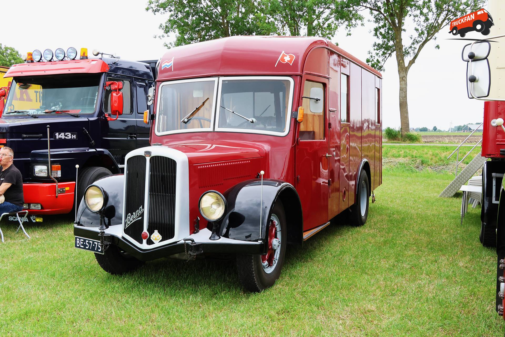Berna 1 UP machine op historisch festival