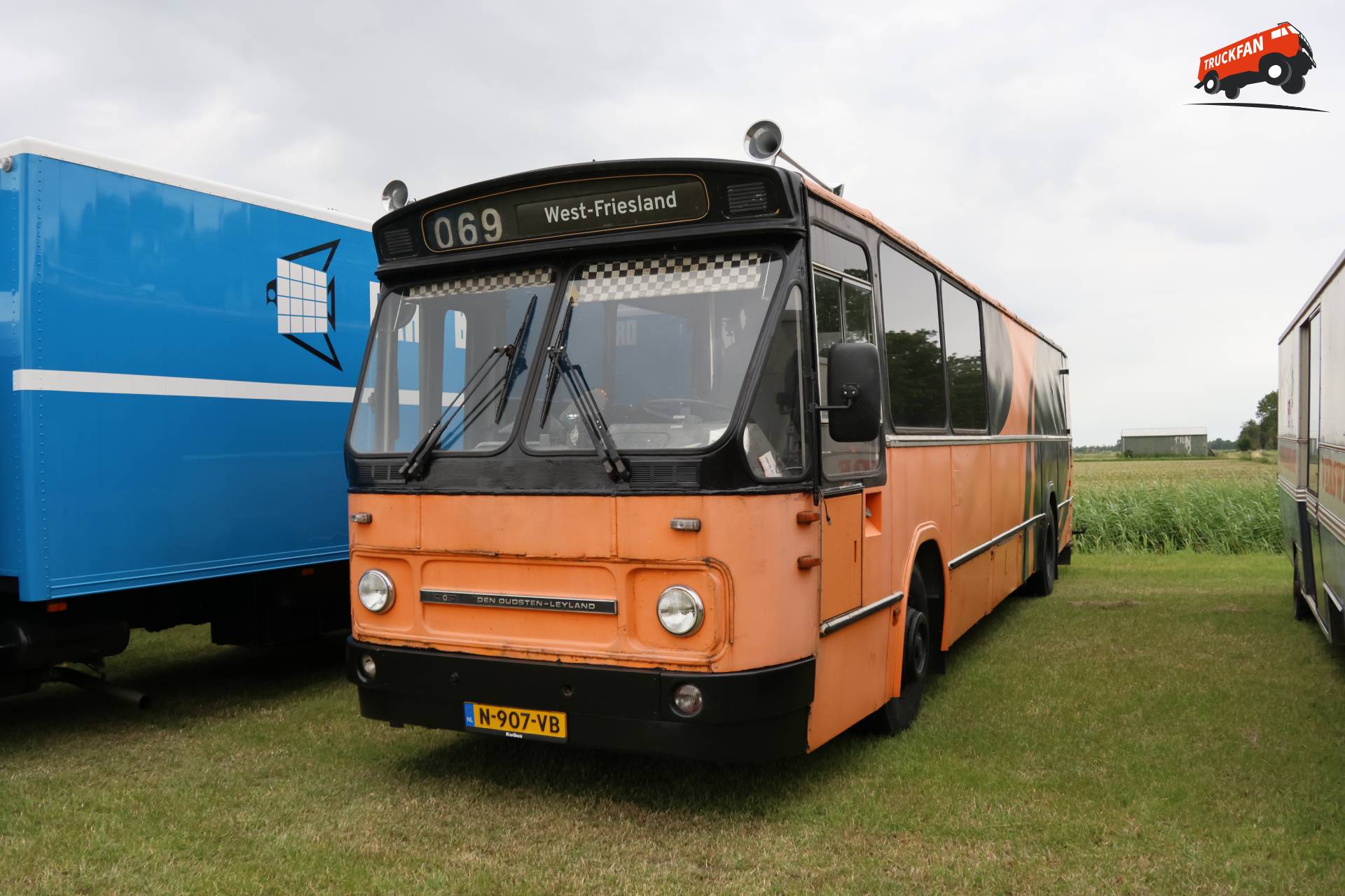 Den Oudsten Leyland bus bij historisch festival