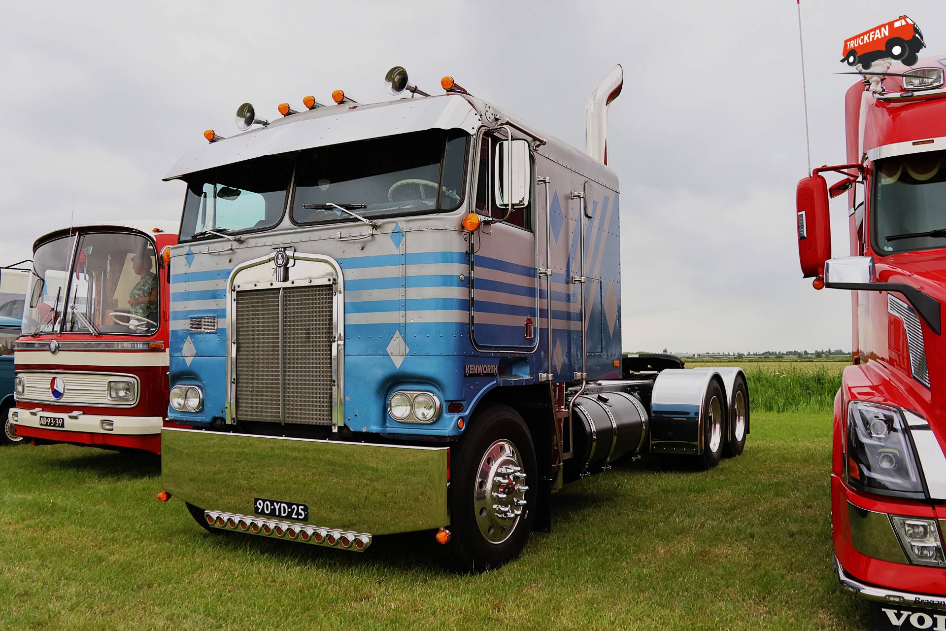 Kenworth K100 truck at Hensbroek festival