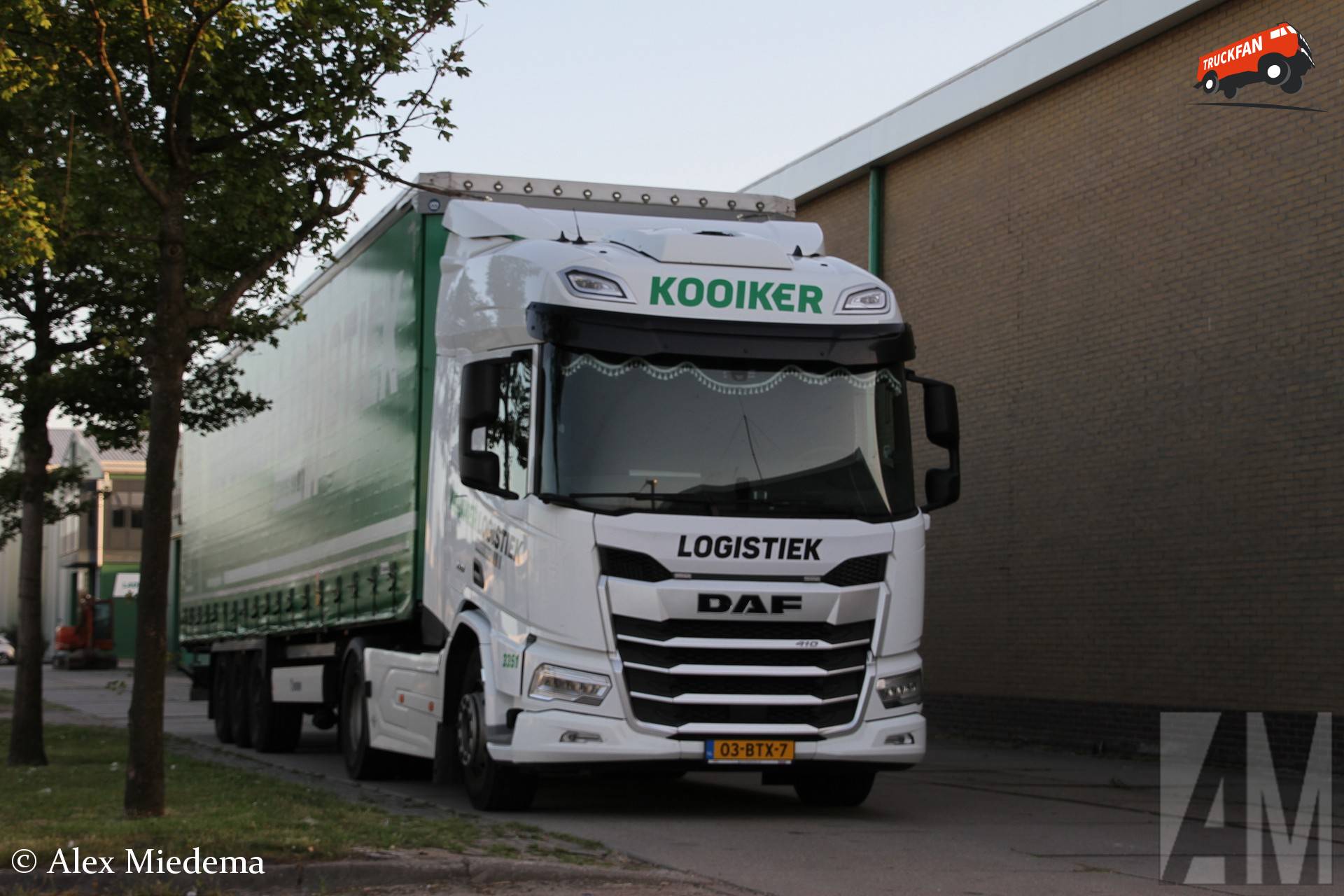 DAF XD vrachtwagen van Kooiker Logistiek in Leeuwarden