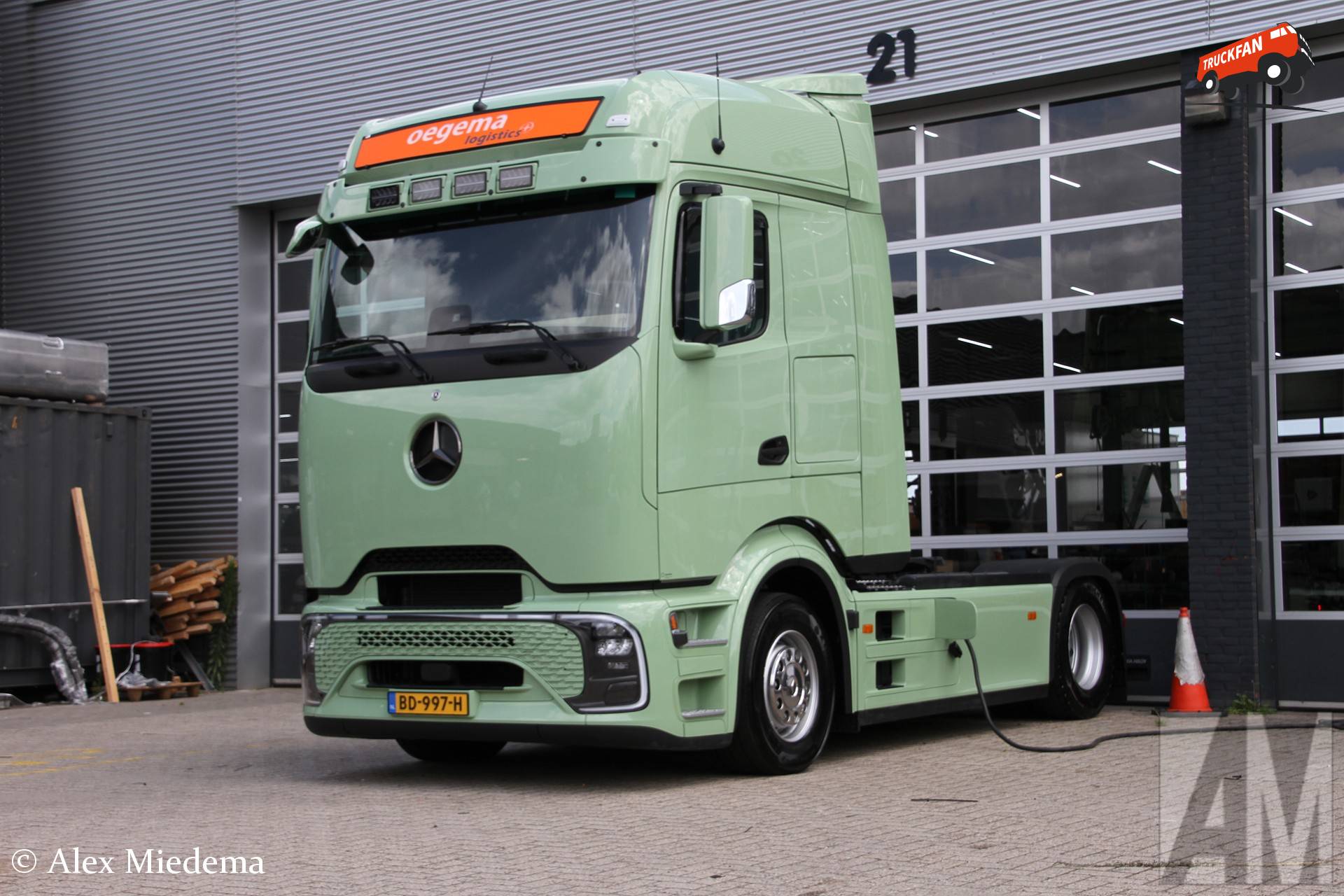 Mercedes-Benz eActros van Oegema Transport