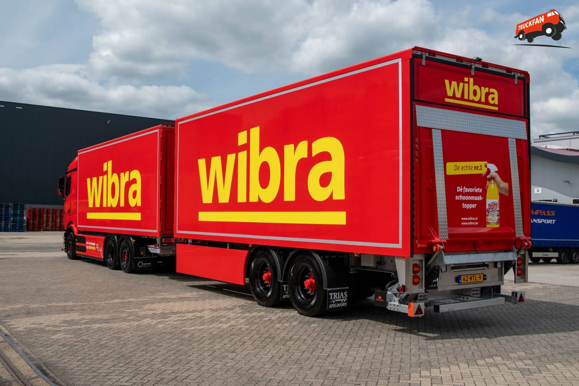 Elektrische vrachtwagencombinatie met Trias aanhangwagen