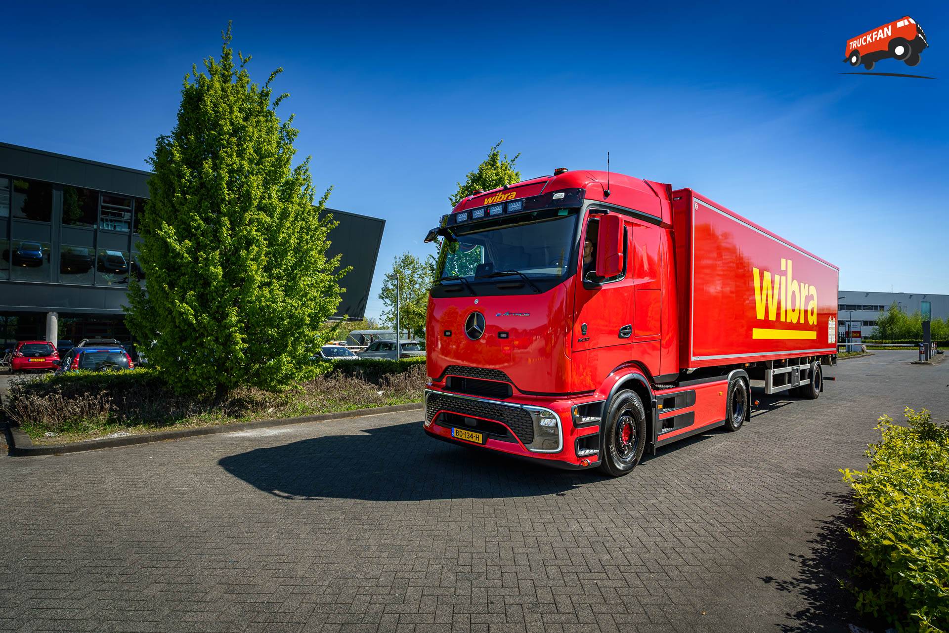 Wibra's elektrische eActros 600 voor distributie in Nederland, België en Frankrijk