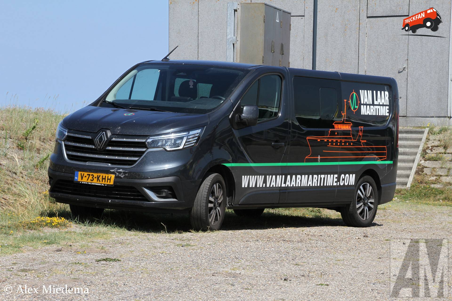 Renault Trafic van Van Laar Maritime in Lauwersoog