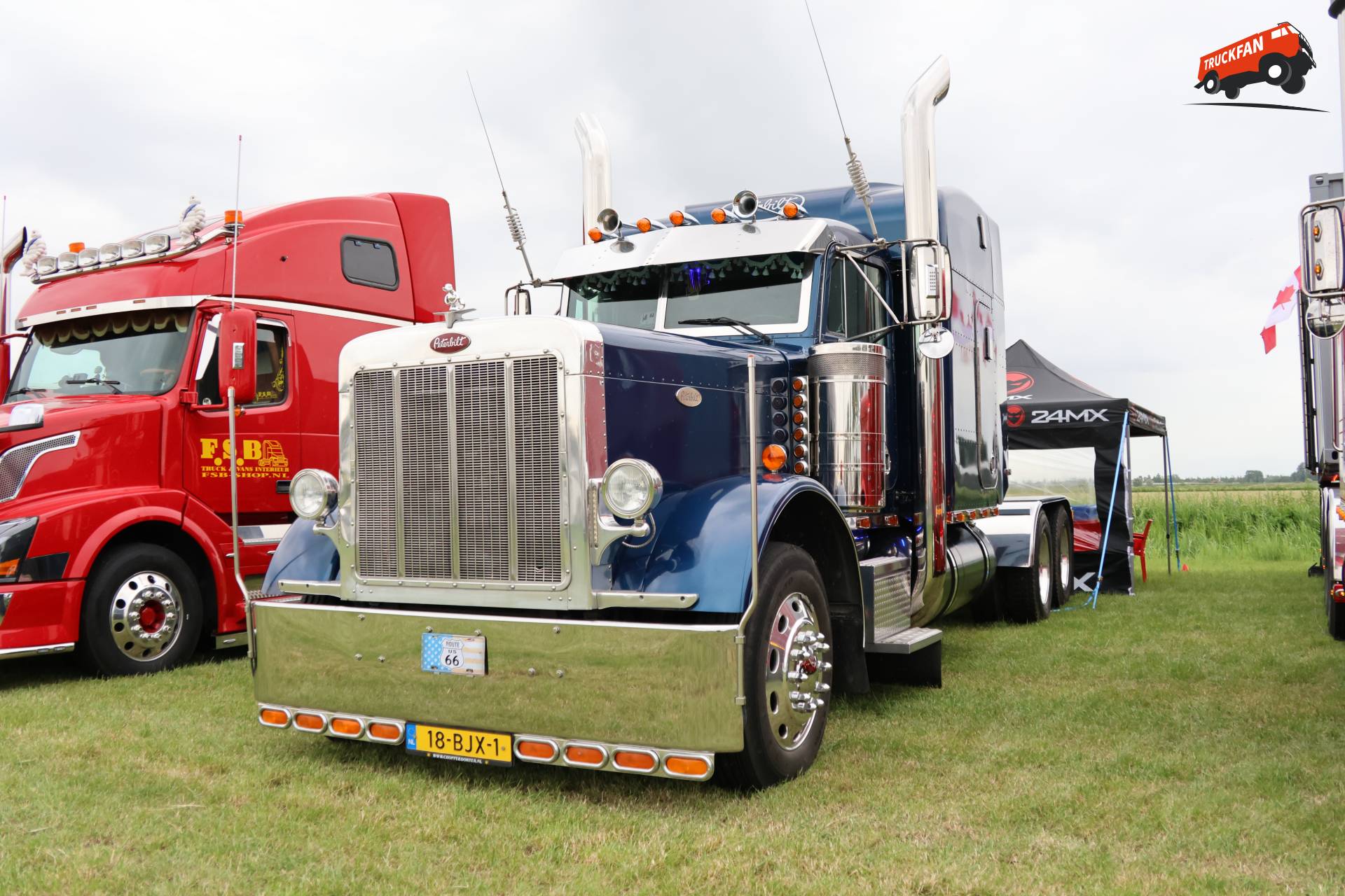Peterbilt 379 truck at Historisch Festival Hensbroek