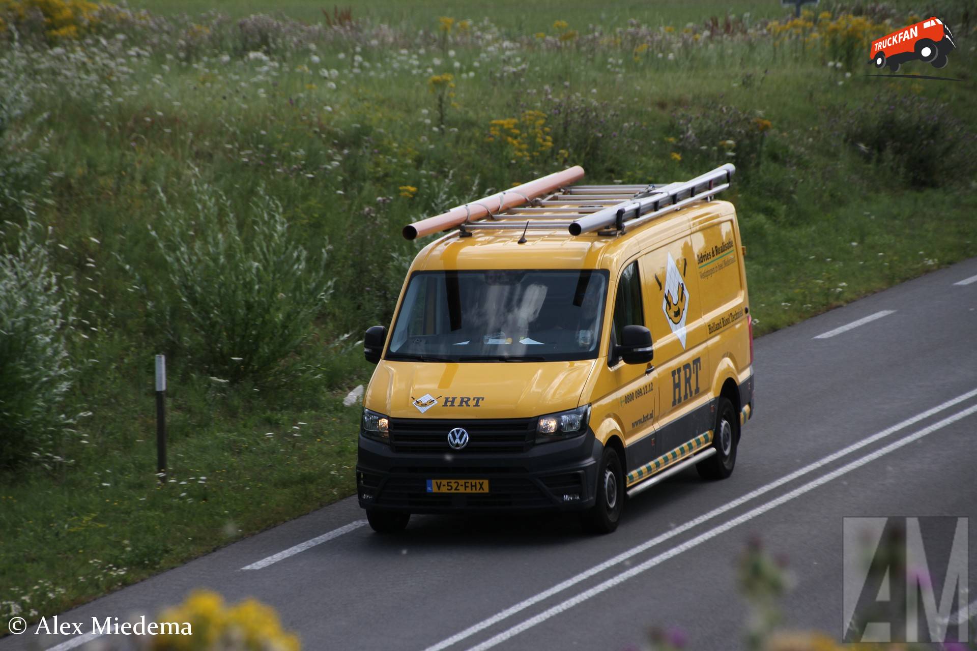 Volkswagen Crafter bij viaduct Langestraat over N398