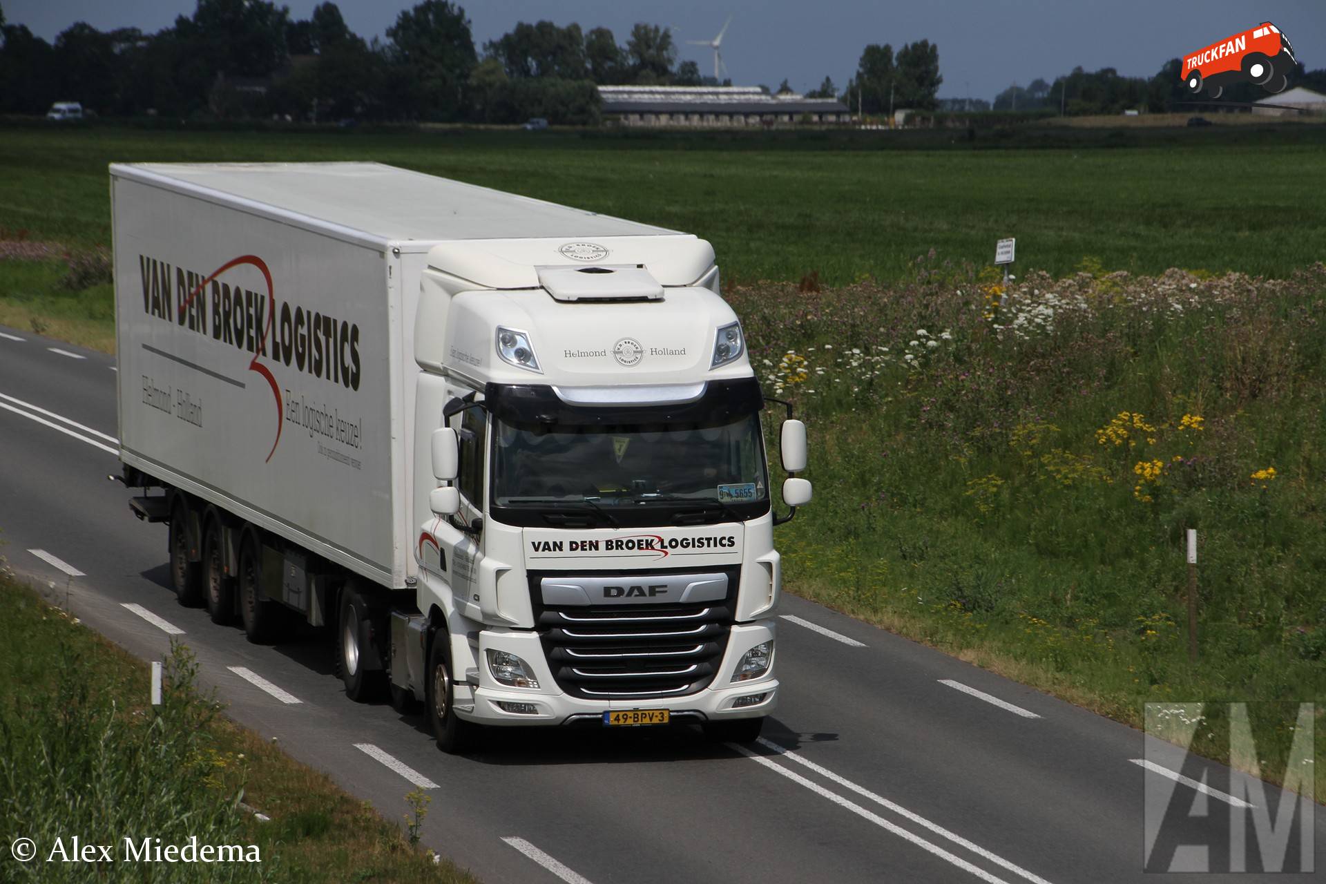 DAF CF Euro 6 vrachtwagen van Van den Broek Logistics