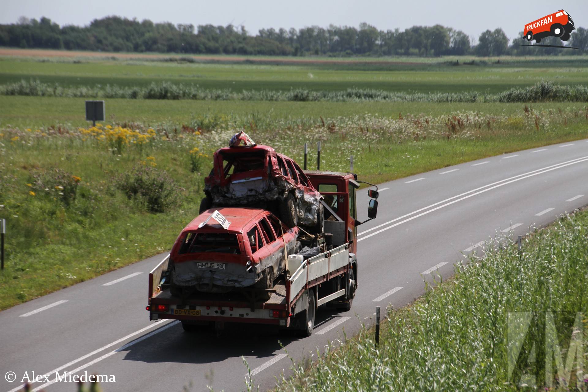 Iveco EuroCargo racetransporter bij Langestraat viaduct