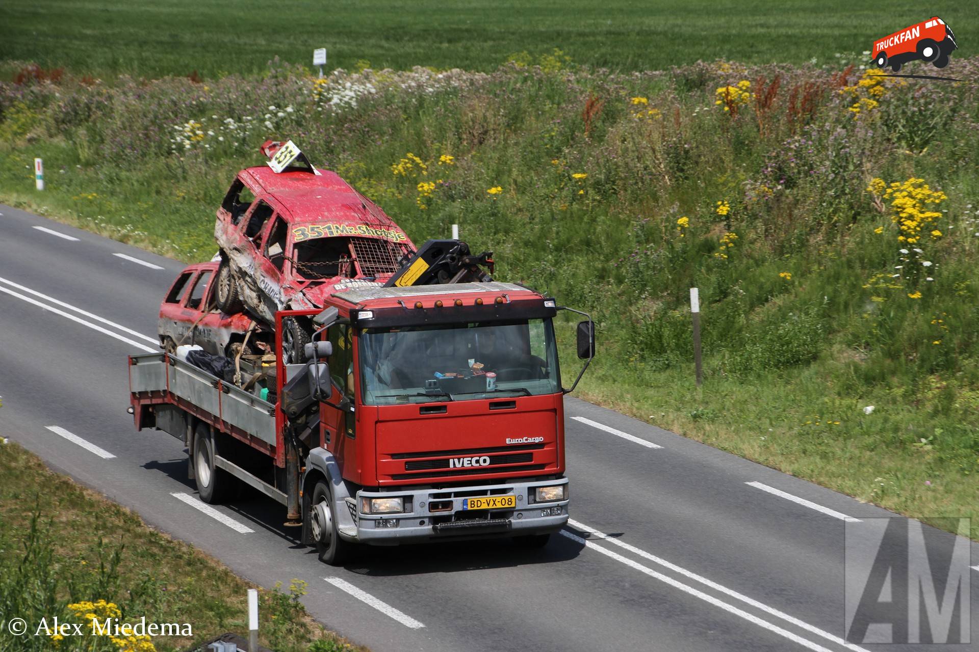 Iveco EuroCargo vrachtwagen op locatie tussen Stiens en Bitgummole