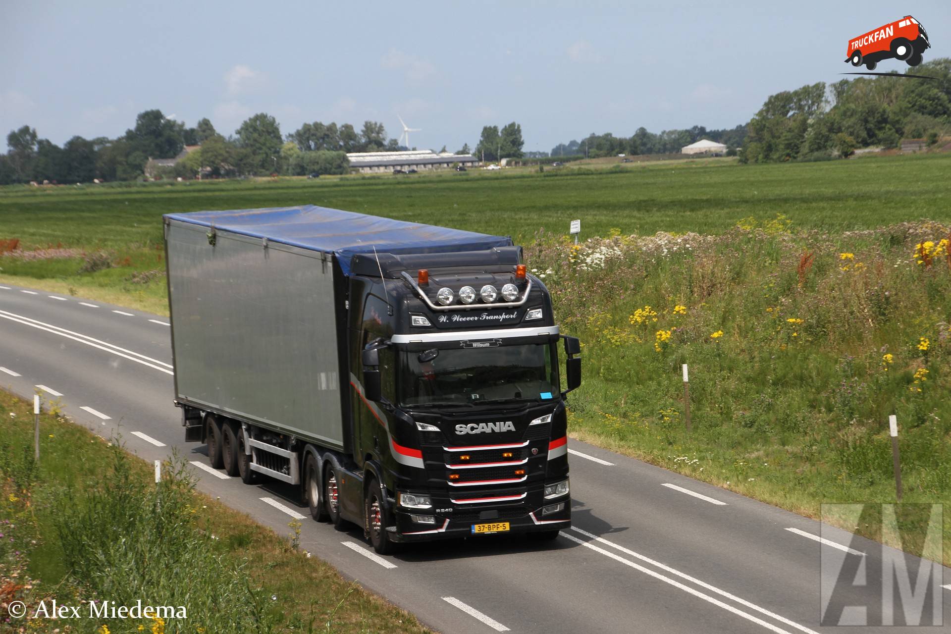 Scania R540 vrachtwagen van W. Weever Handelsonderneming en Transport