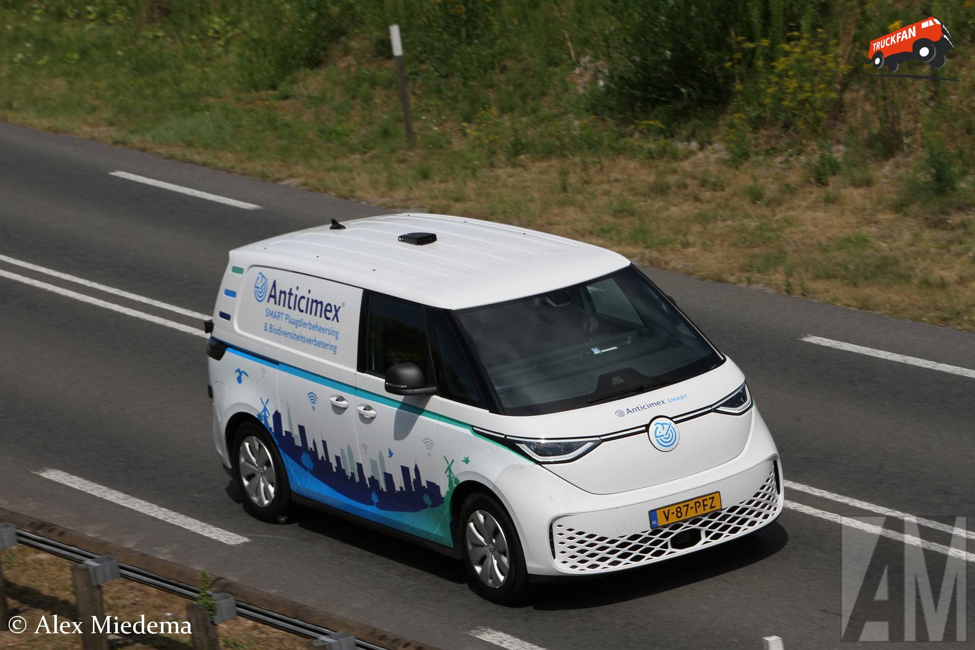 Anticimex Volkswagen ID. Buzz op locatie tussen Stiens en Bitgummole