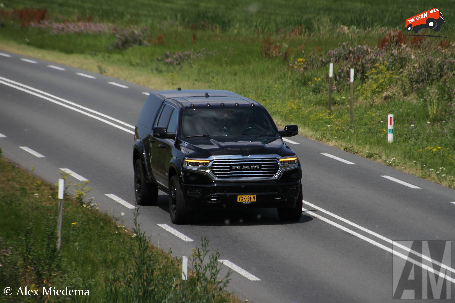 Ram 1500 Longhorn uit 2023 bij viaduct Langestraat
