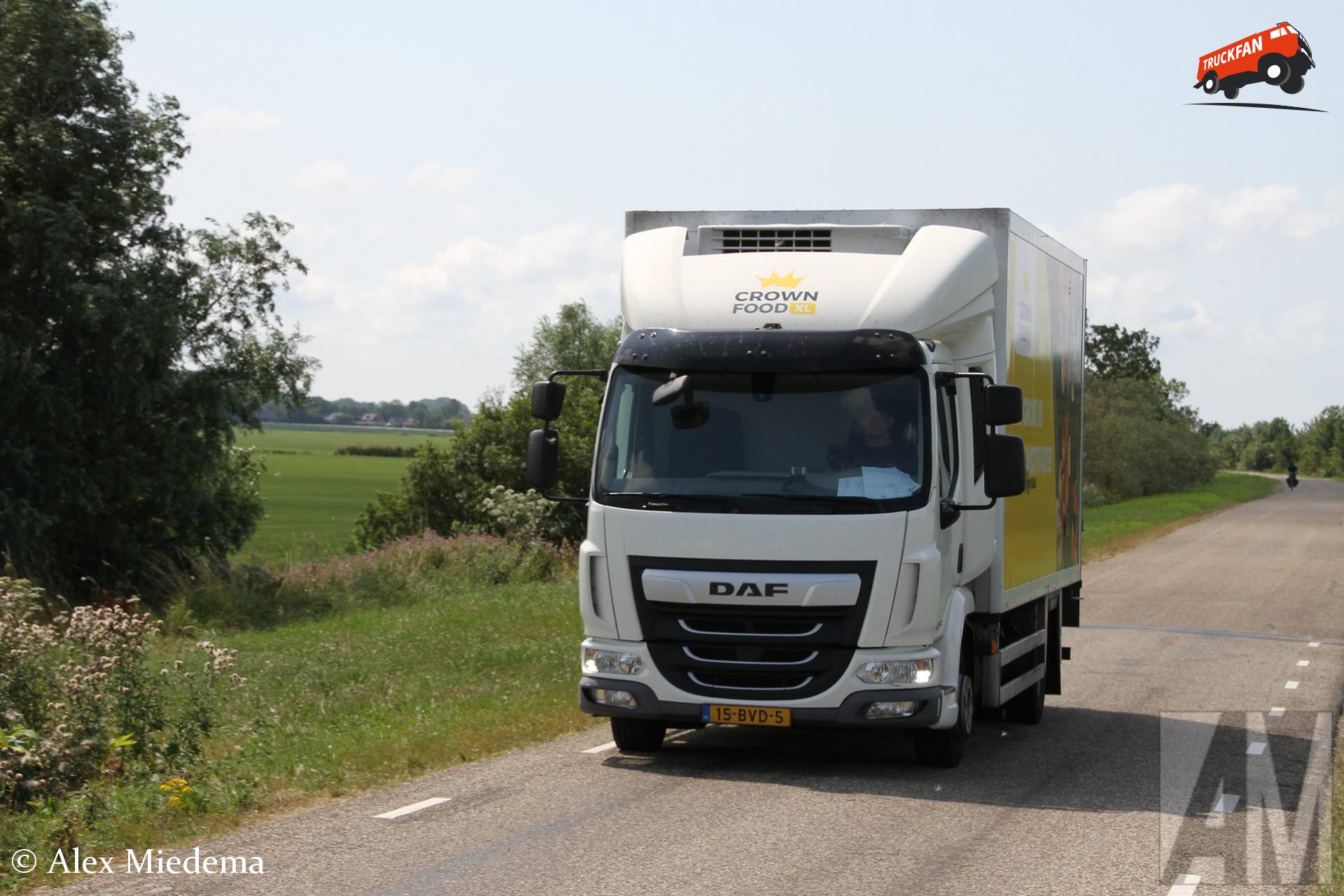 DAF LF Euro 6 vrachtwagen op Langestraat