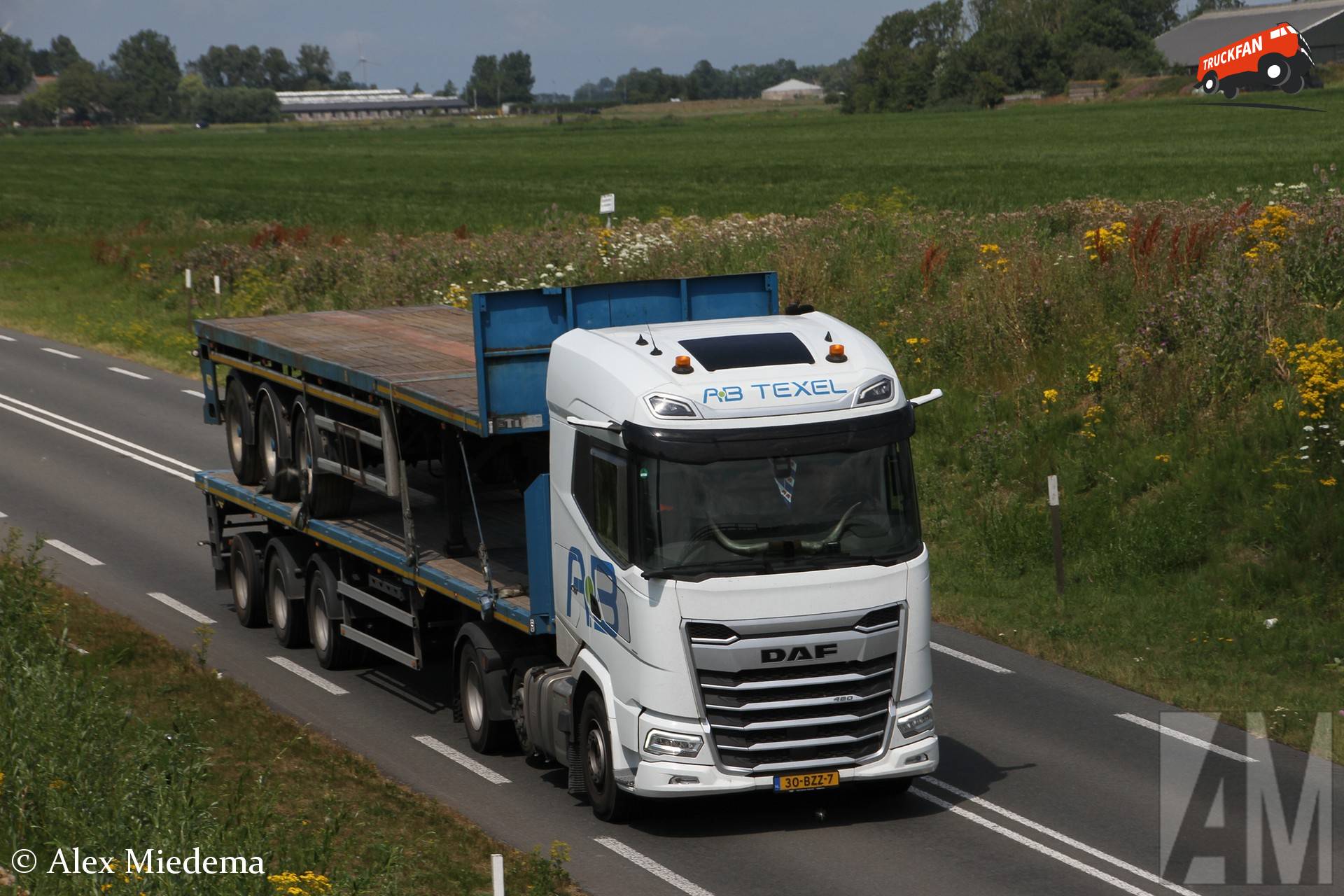 DAF XG 480 FTN vrachtwagen met twee trailers