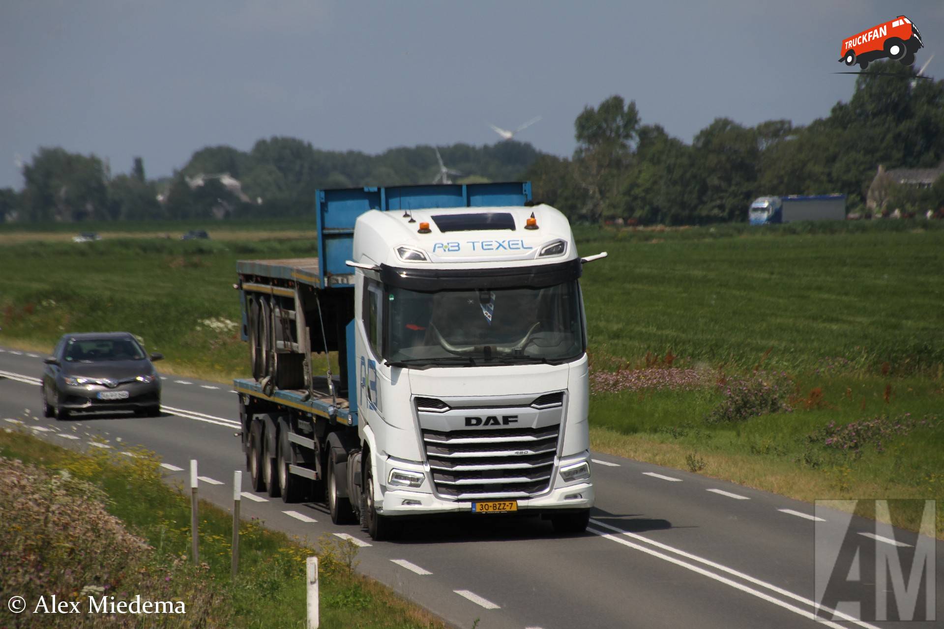 DAF XG 480 FTN vrachtwagen met twee trailers