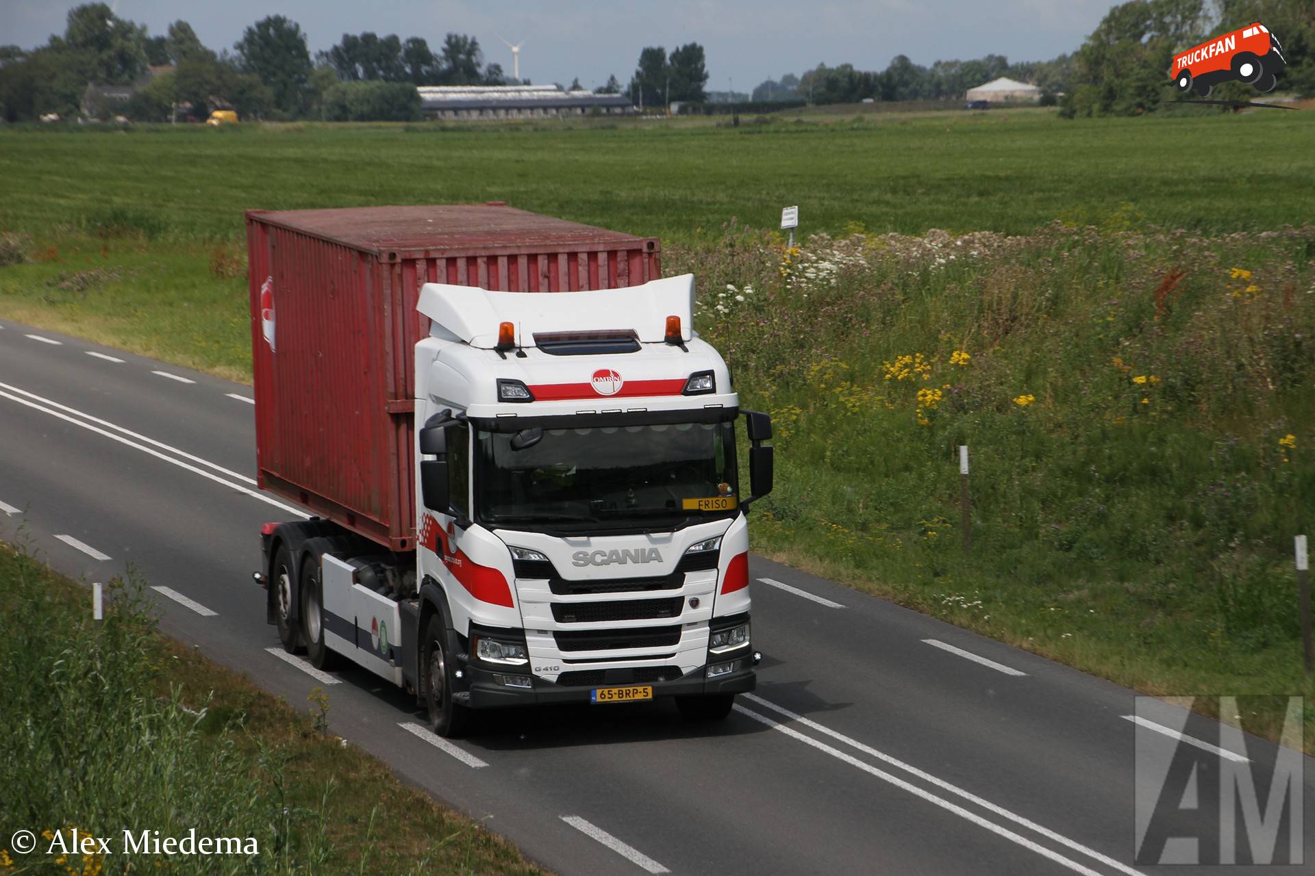 Scania G410 vrachtwagen van Omrin bij viaduct Langestraat