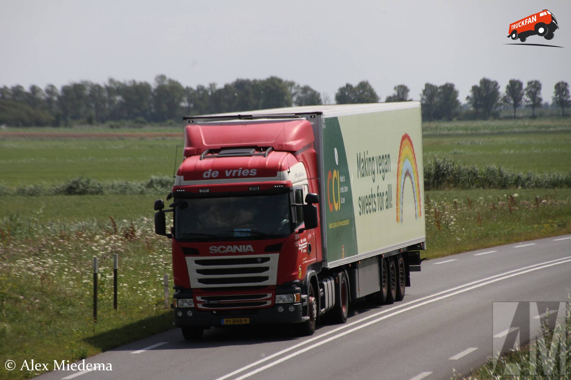 De Vries Hallum Scania G360 tussen Stiens en Bitgummole