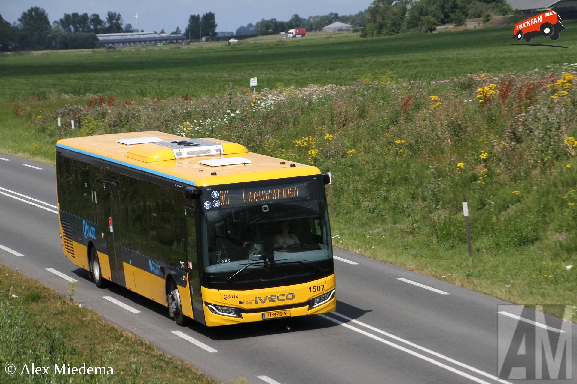 Qbuzz buslijn 60 bij viaduct Langestraat over N398