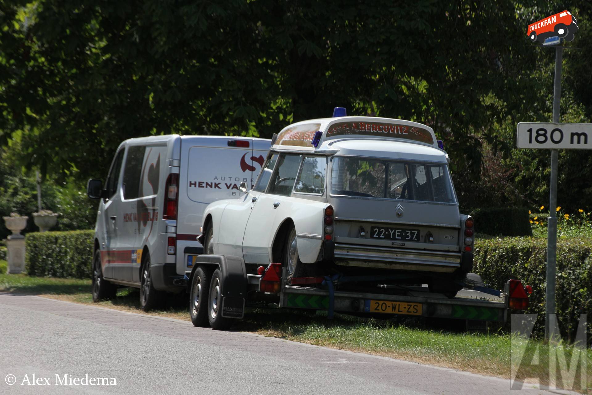 Saris C2700 trailer with Citroën ambulance in Bitgum