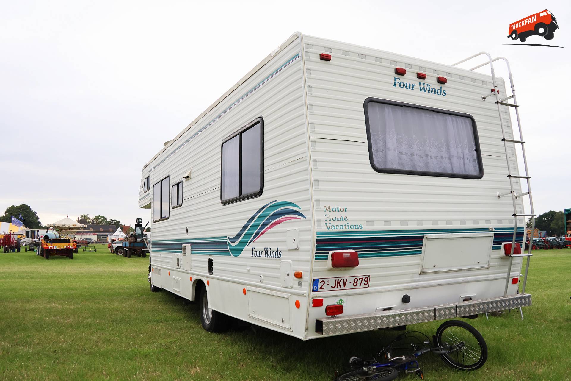 Four Winds motorcoach op historisch festival