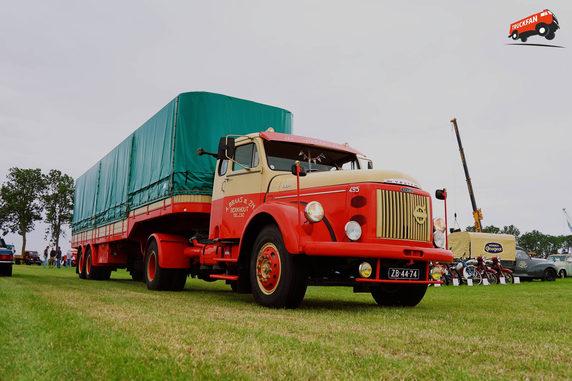 Volvo L495 bij historisch festival in Hensbroek
