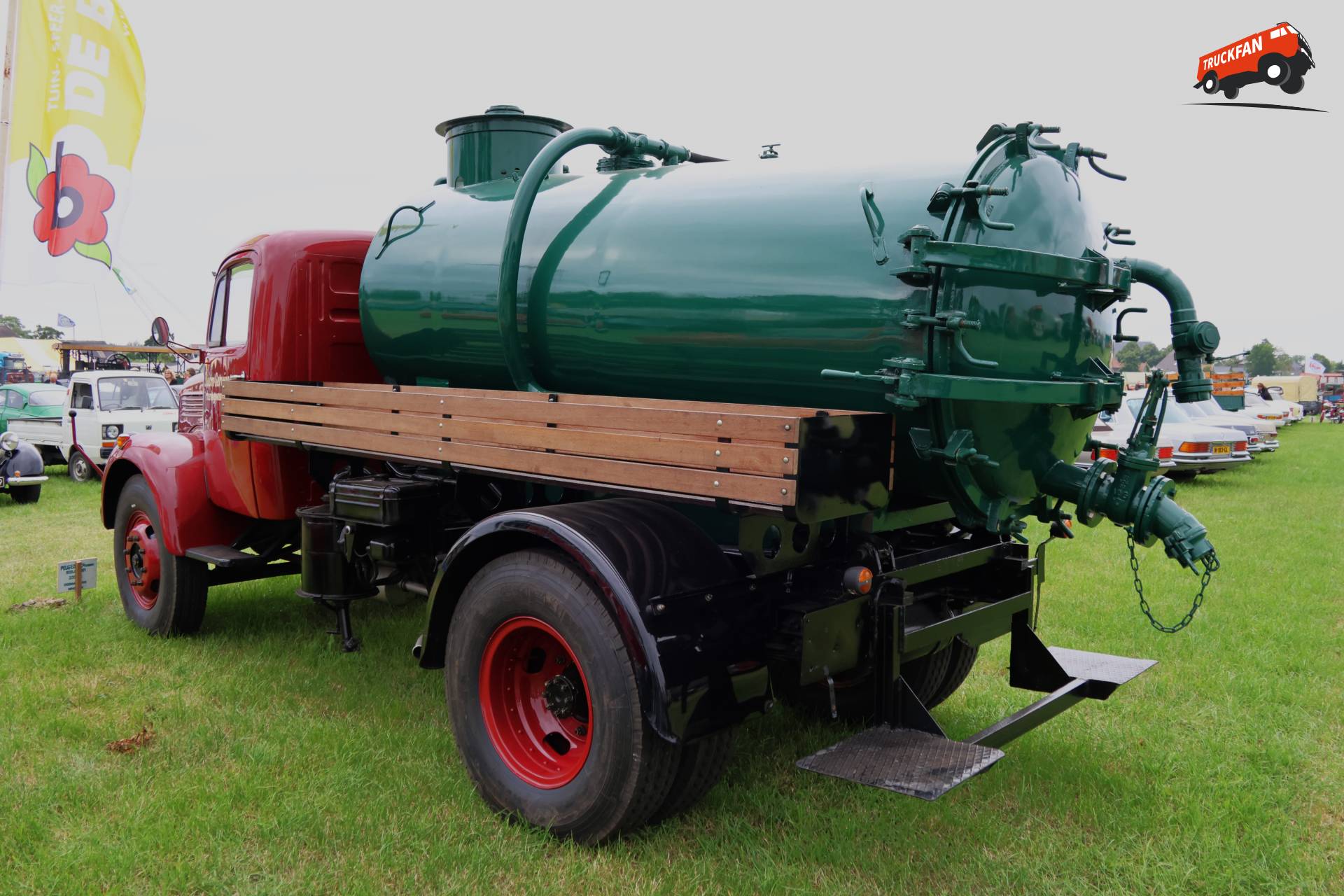 Mercedes-Benz L312 op historisch festival in Hensbroek