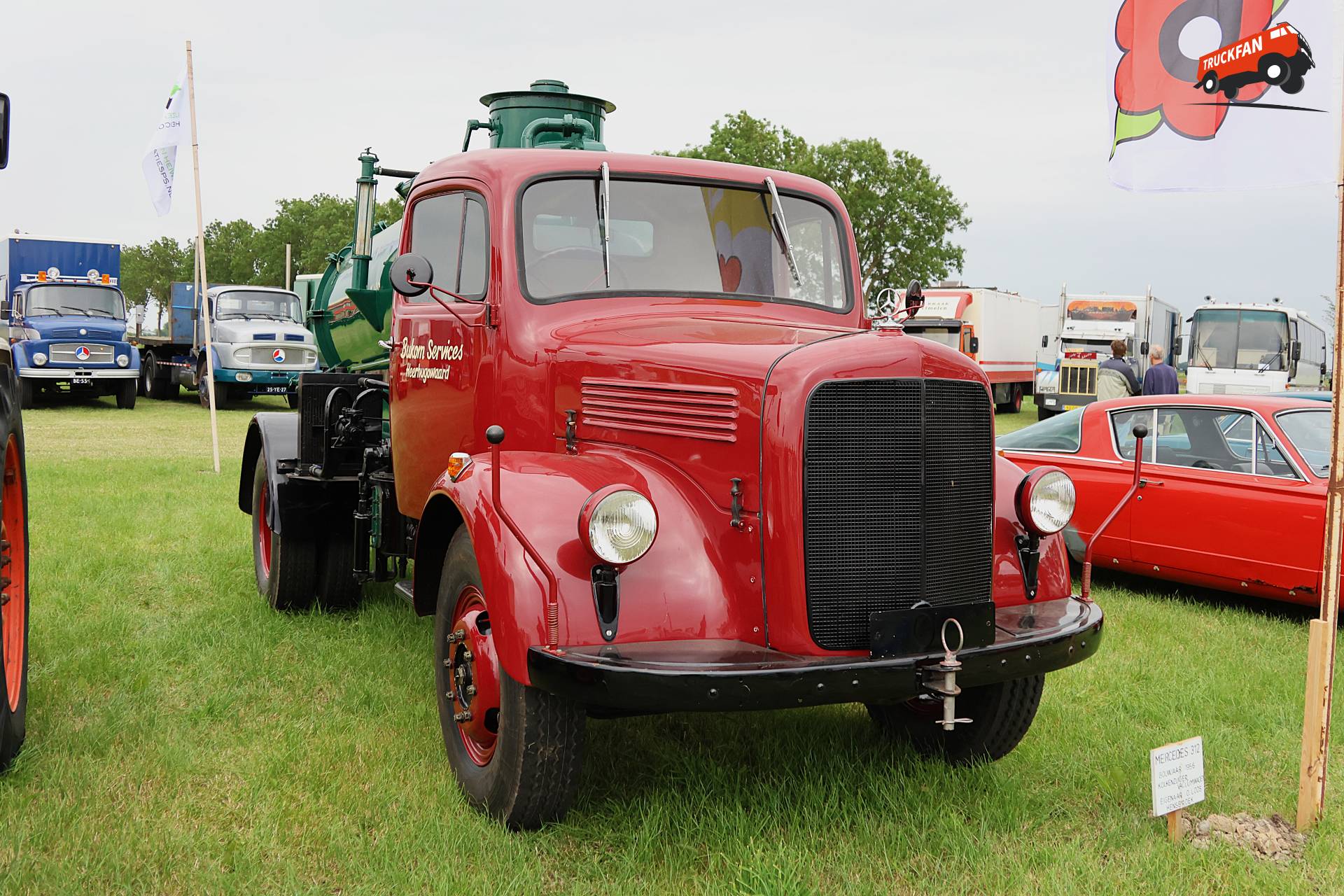 Mercedes-Benz L312 op historisch festival in Hensbroek