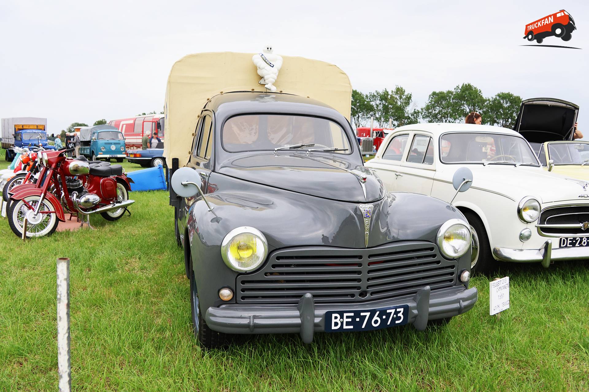 Peugeot 203 op historisch festival in Hensbroek