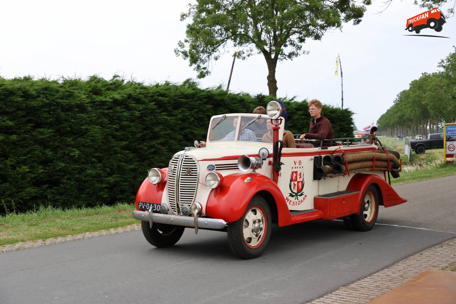 Ford BB brandweerwagen bij historisch festival Hensbroek
