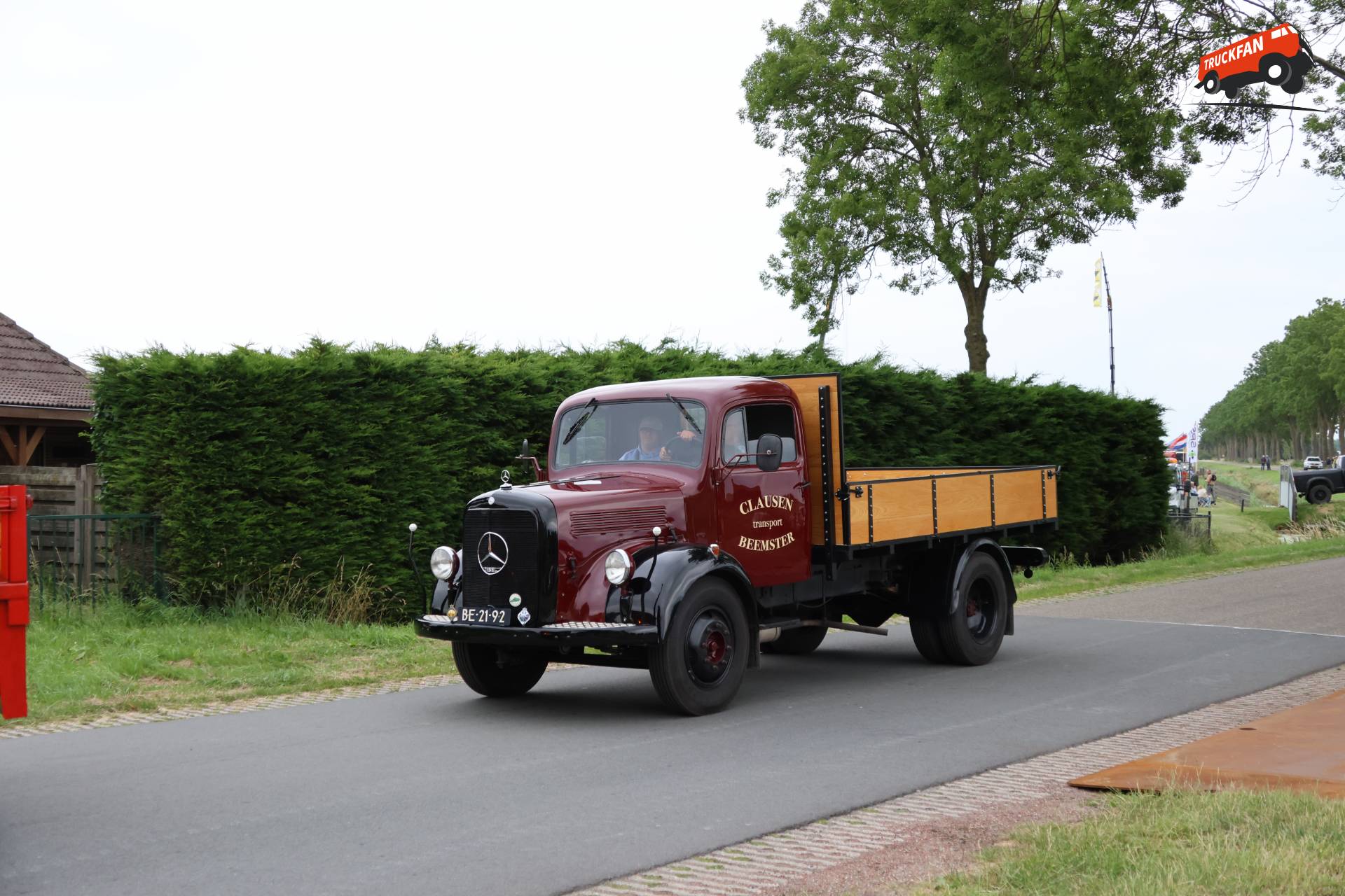 Mercedes-Benz L3500 op historisch festival in Hensbroek