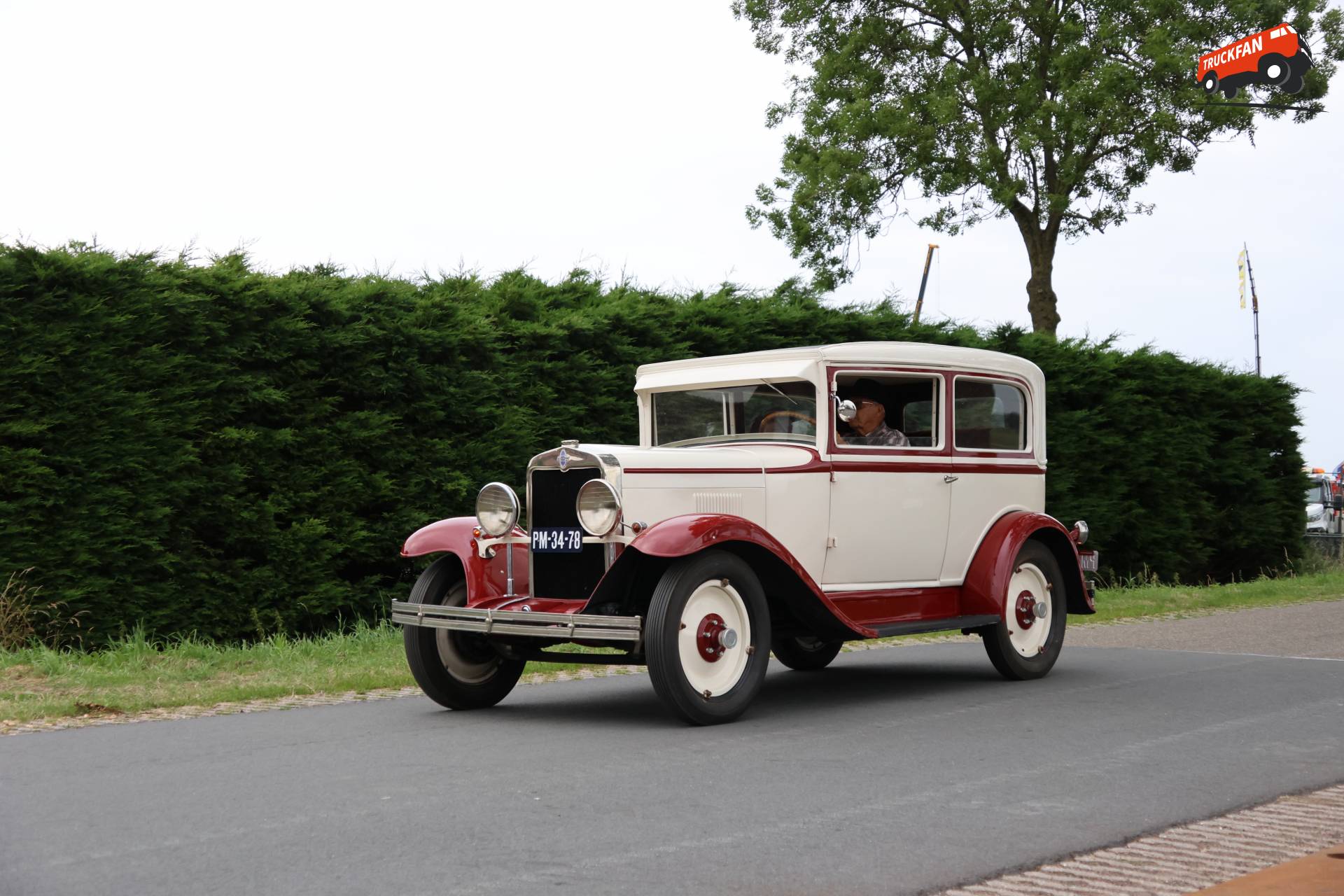 Chevrolet Coach op Historisch Festival in Hensbroek